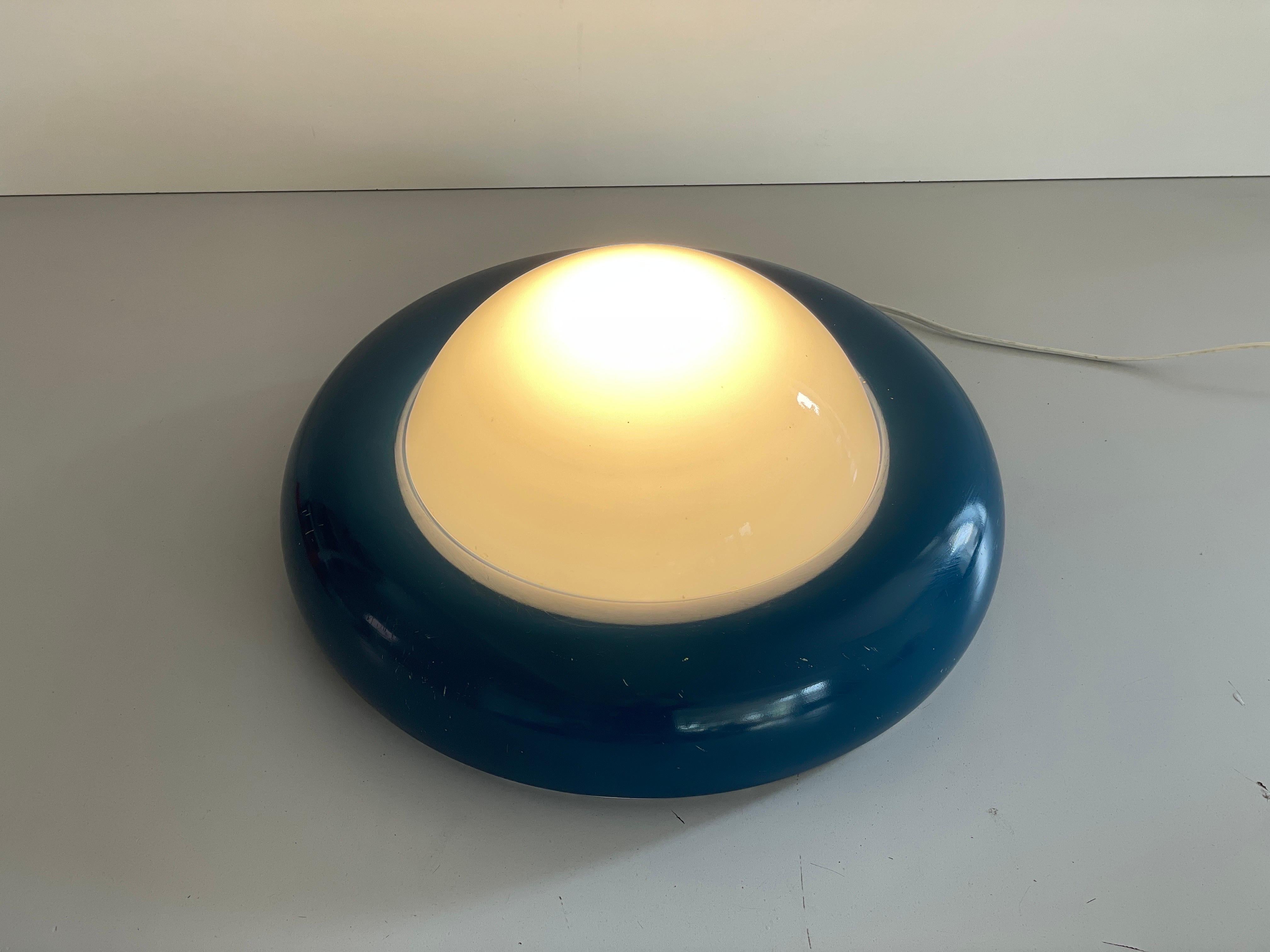 Lampe affleurante en verre opale et métal bleu foncé par Valenti, années 1960, Italie en vente 9