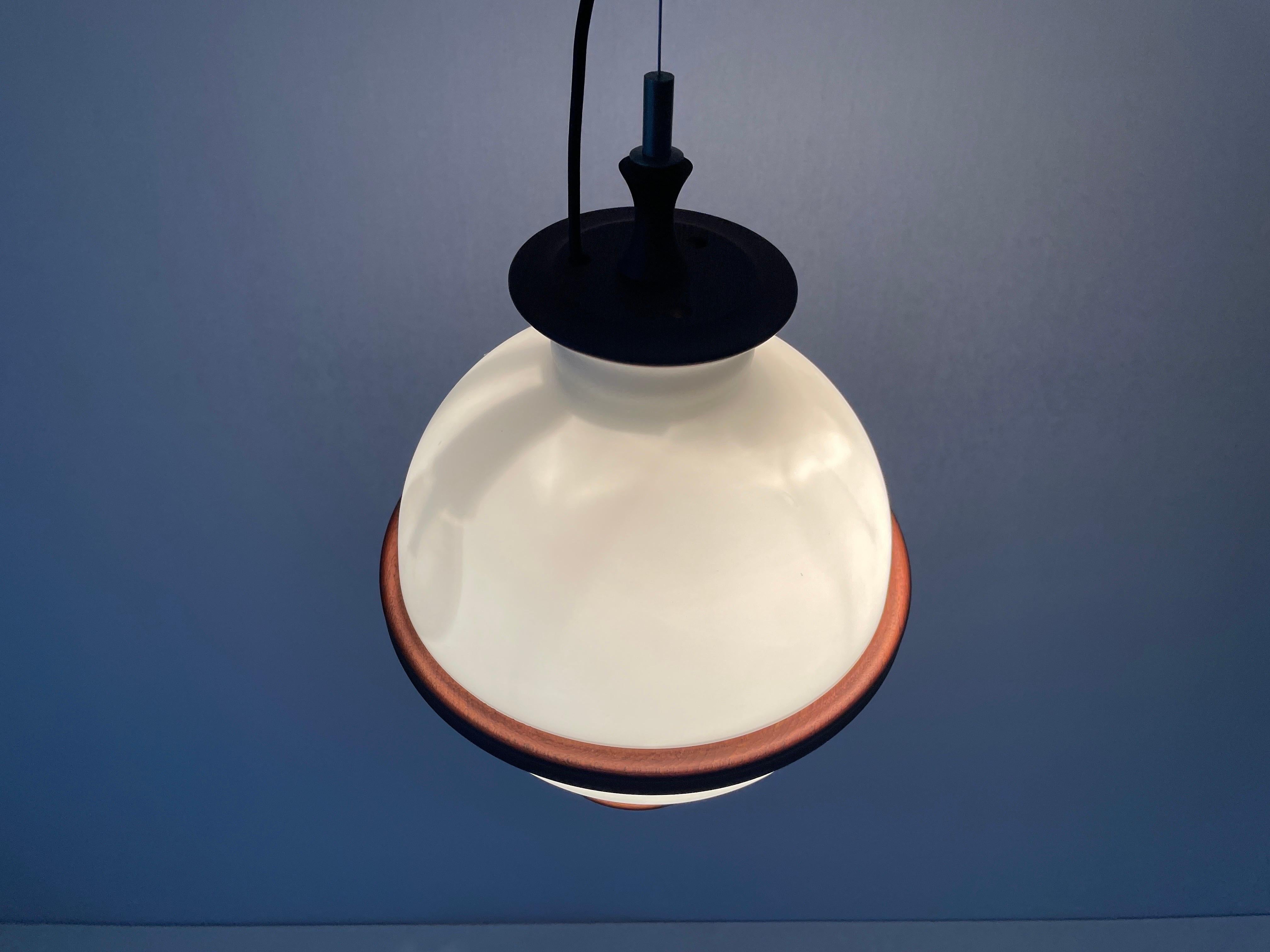 Lámpara de techo de cristal opalino y teca de Reggiani Illuminazione, años 60, Ital en venta 7