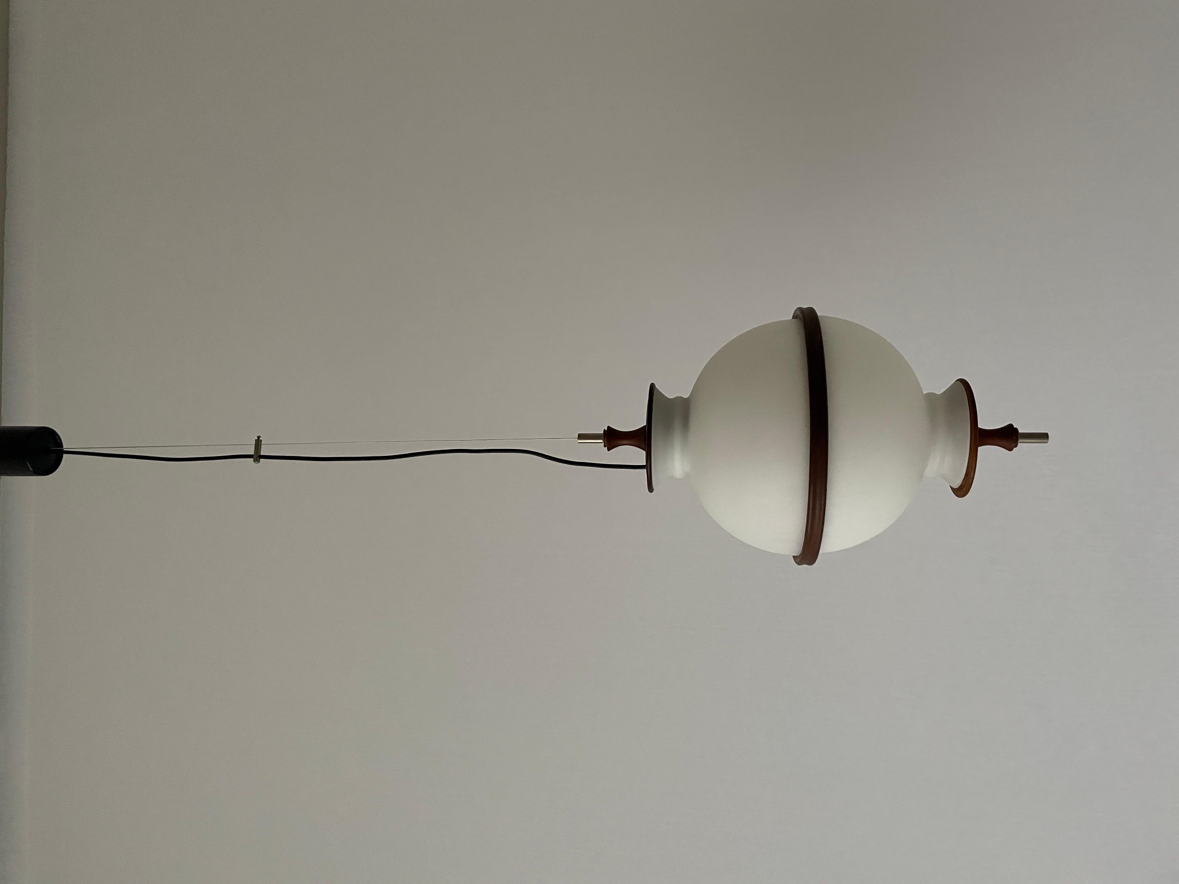 Lámpara de techo de cristal opalino y teca de Reggiani Illuminazione, años 60, Ital en venta 2