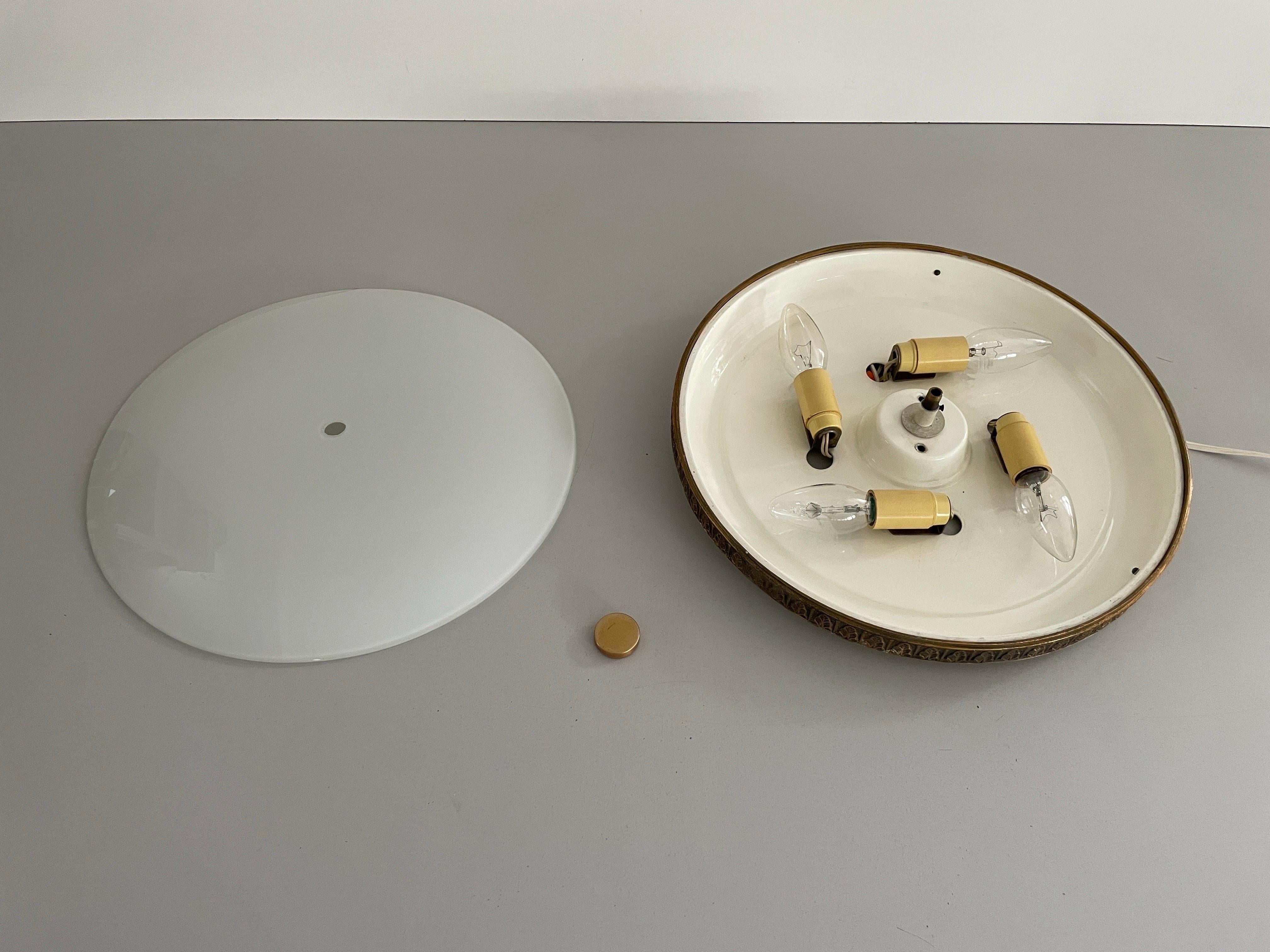 Monture encastrée ronde en verre opale avec garniture en laiton vieilli par Lumi, années 1960, Italie en vente 9