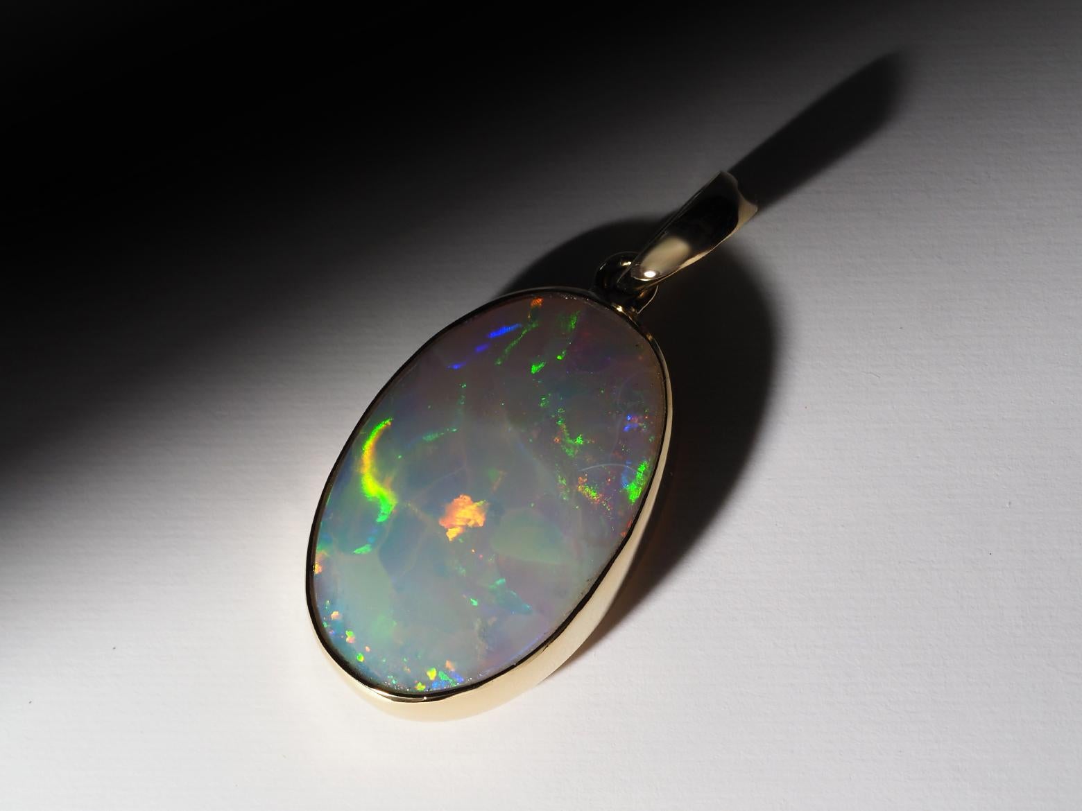 Opal Gold Necklace Harlequin pattern Opal wedding anniversary gift ideas In New Condition For Sale In Berlin, DE
