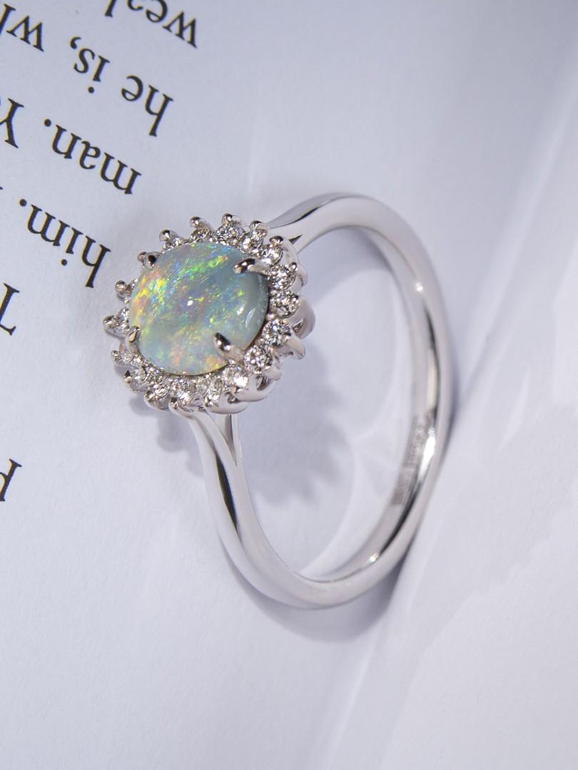 Women's or Men's Opal Gold Ring Diamond Engagement Ring Iridescent Art Deco Style For Sale
