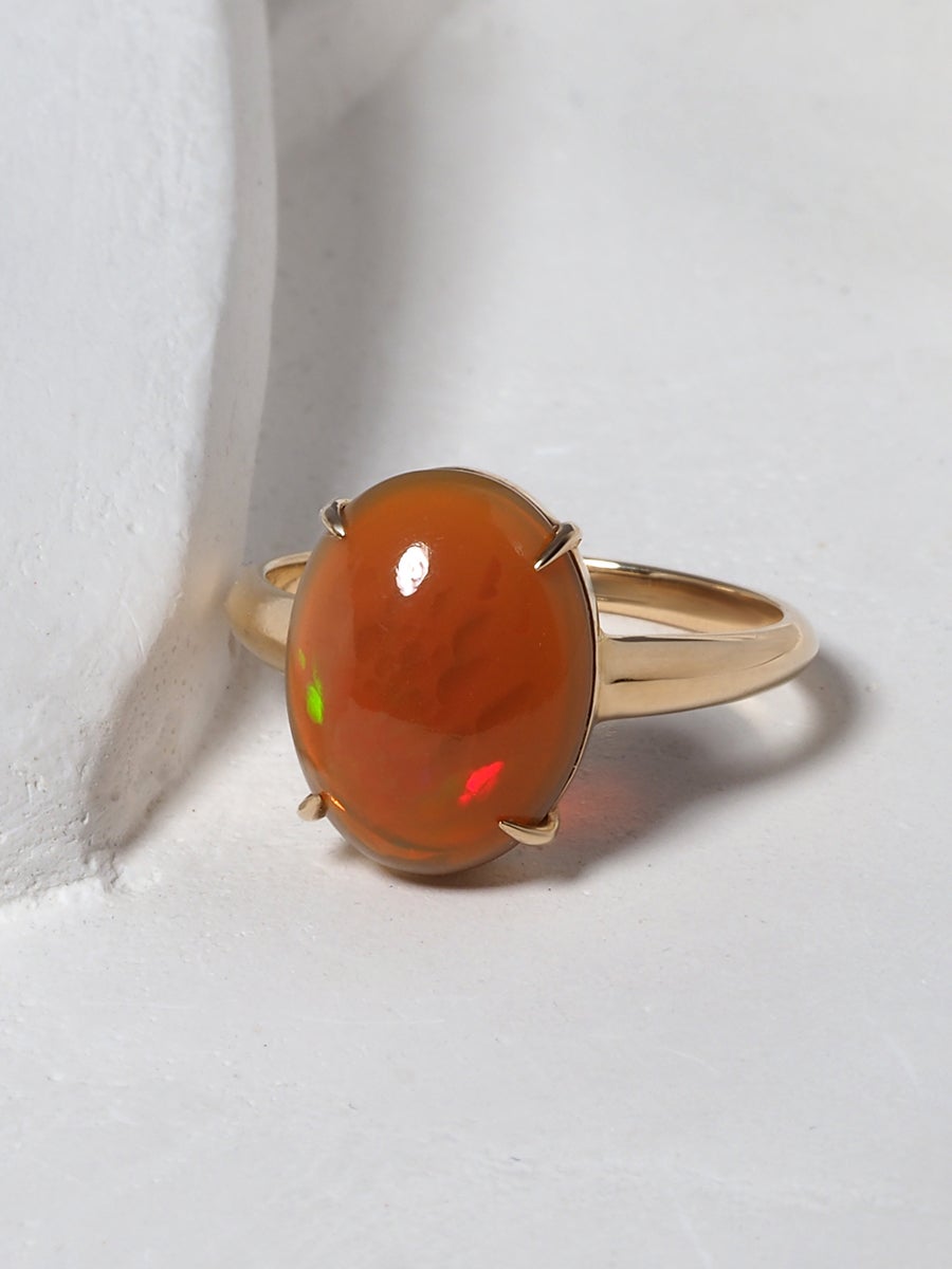 Ring aus 14K Gelbgold mit natürlichem Opal
Opal Herkunft - Äthiopien 
Abmessungen des Opals - 0.2 х 0.39 х 0.51 in / 5 х 10 х 13 mm
Gewicht des Opals - 3.45 Karat
Ringgröße - 6.5 US (dieser Ring kann in der Größe geändert werden, bitte kontaktieren