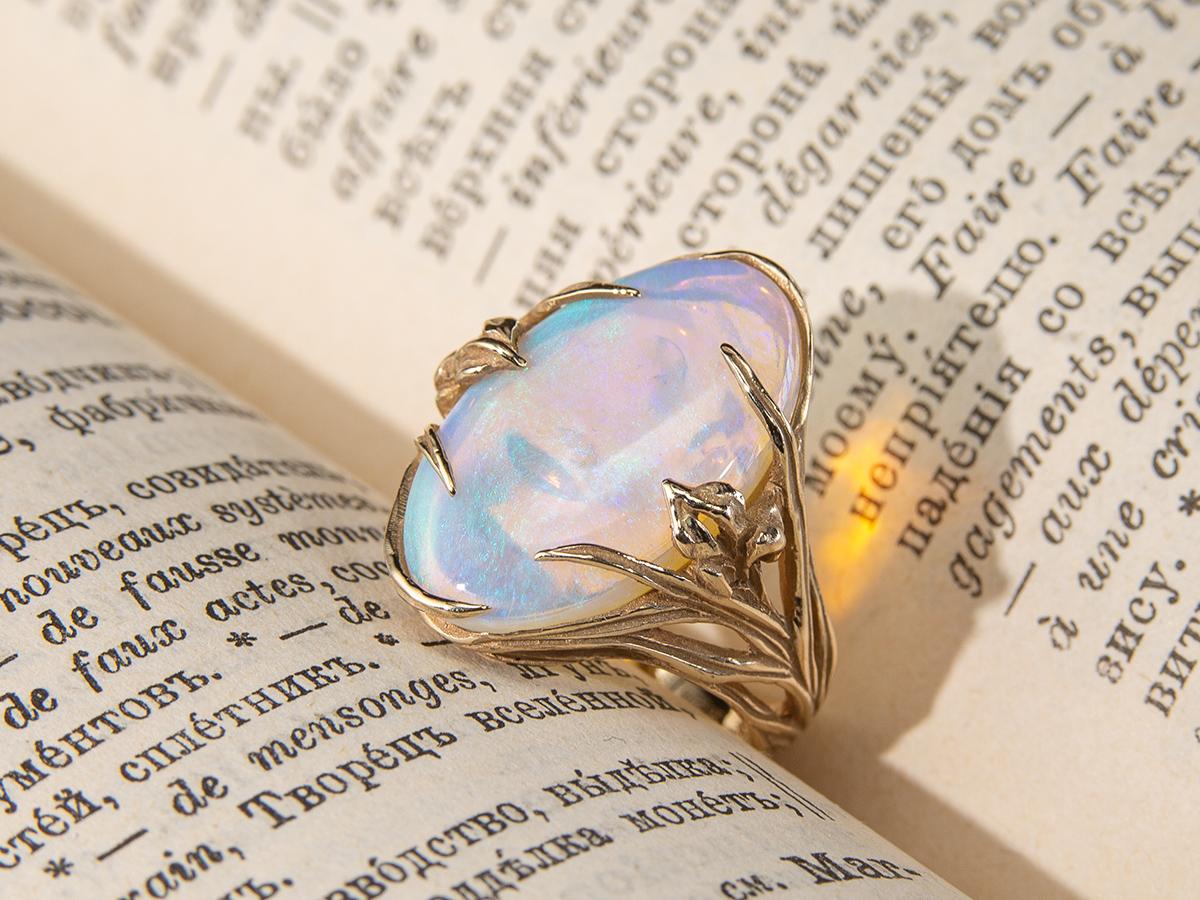 An unisex Art Nouveau style Iris ring - yellow gold ring with natural Opal, Crystal Pipes type

Opal origin - Australia

Opal measurements - 0.16 х 0.55 х 0.91 in / 4 х 14 х 23 mm

stone weight - 7.45 carats

ring weight - 7 grams

ring size - 7.5