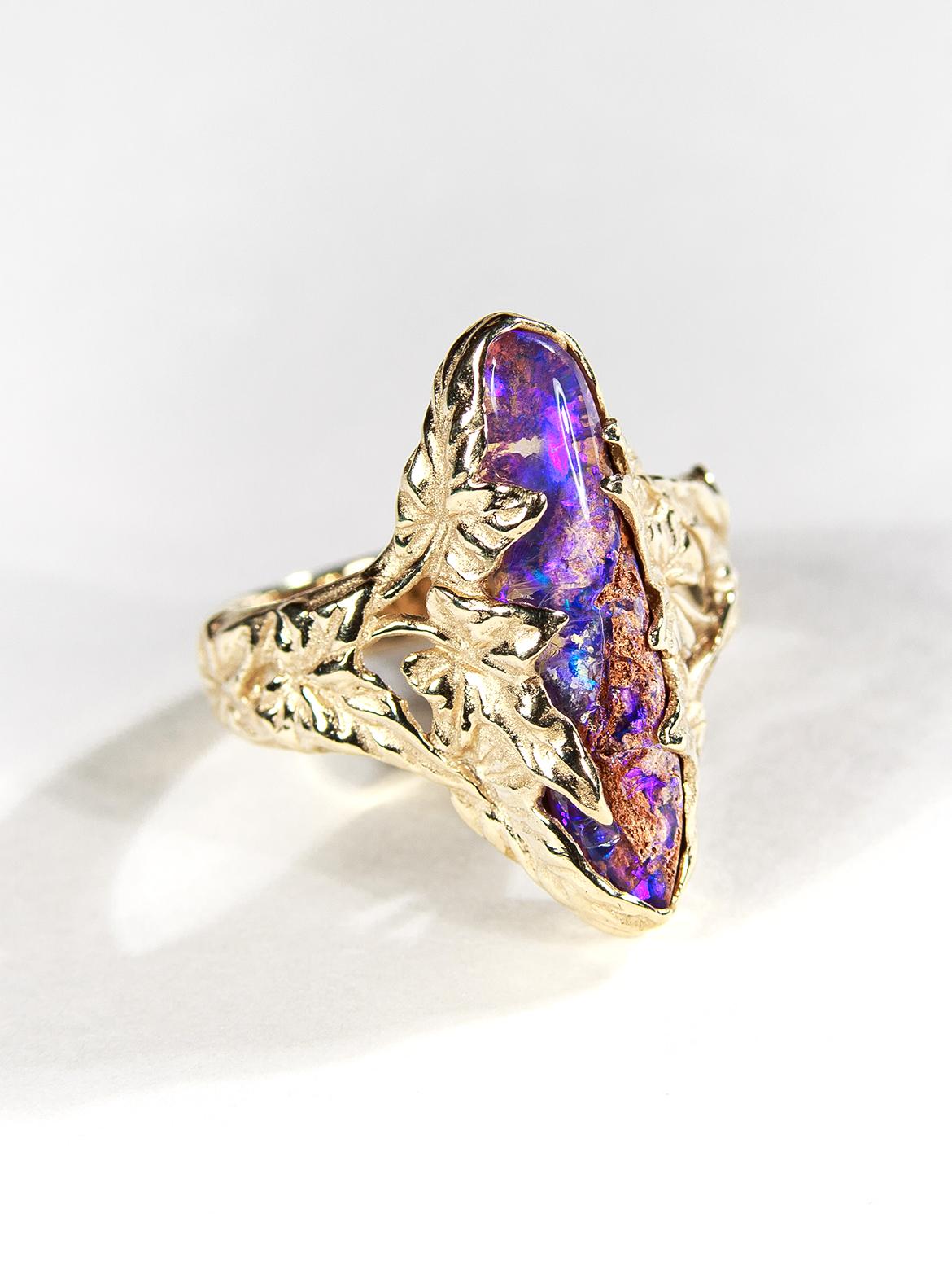 Artigiano Anello in oro opale collezione Ivy Alexey Gabilo in vendita