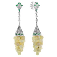 Boucles d'oreilles pendantes de style vintage en or blanc 18 carats, opale raisin avec diamant et émeraude