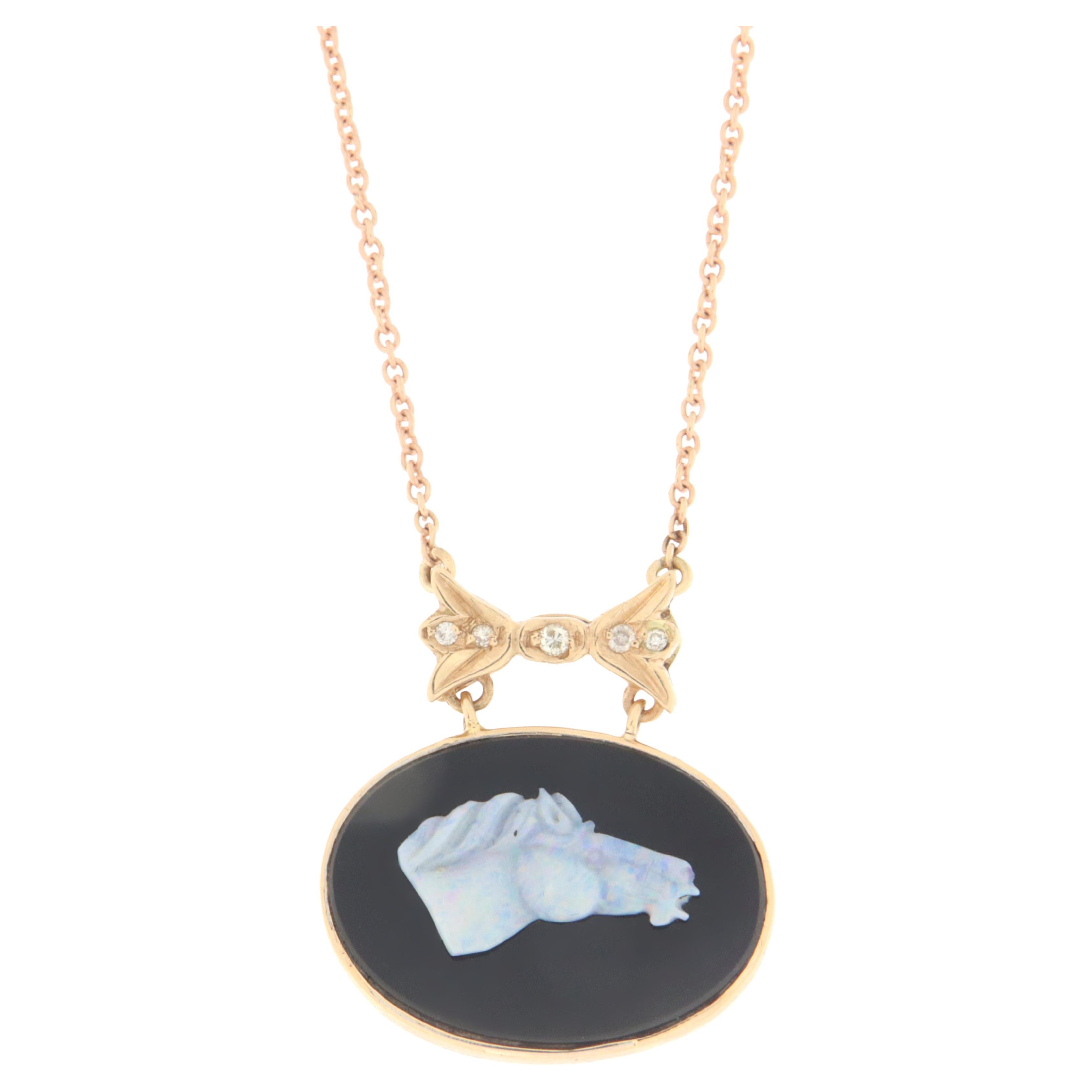 Opalpferd 14 Karat Gelbgold Onyx Diamanten Anhänger Halskette im Angebot