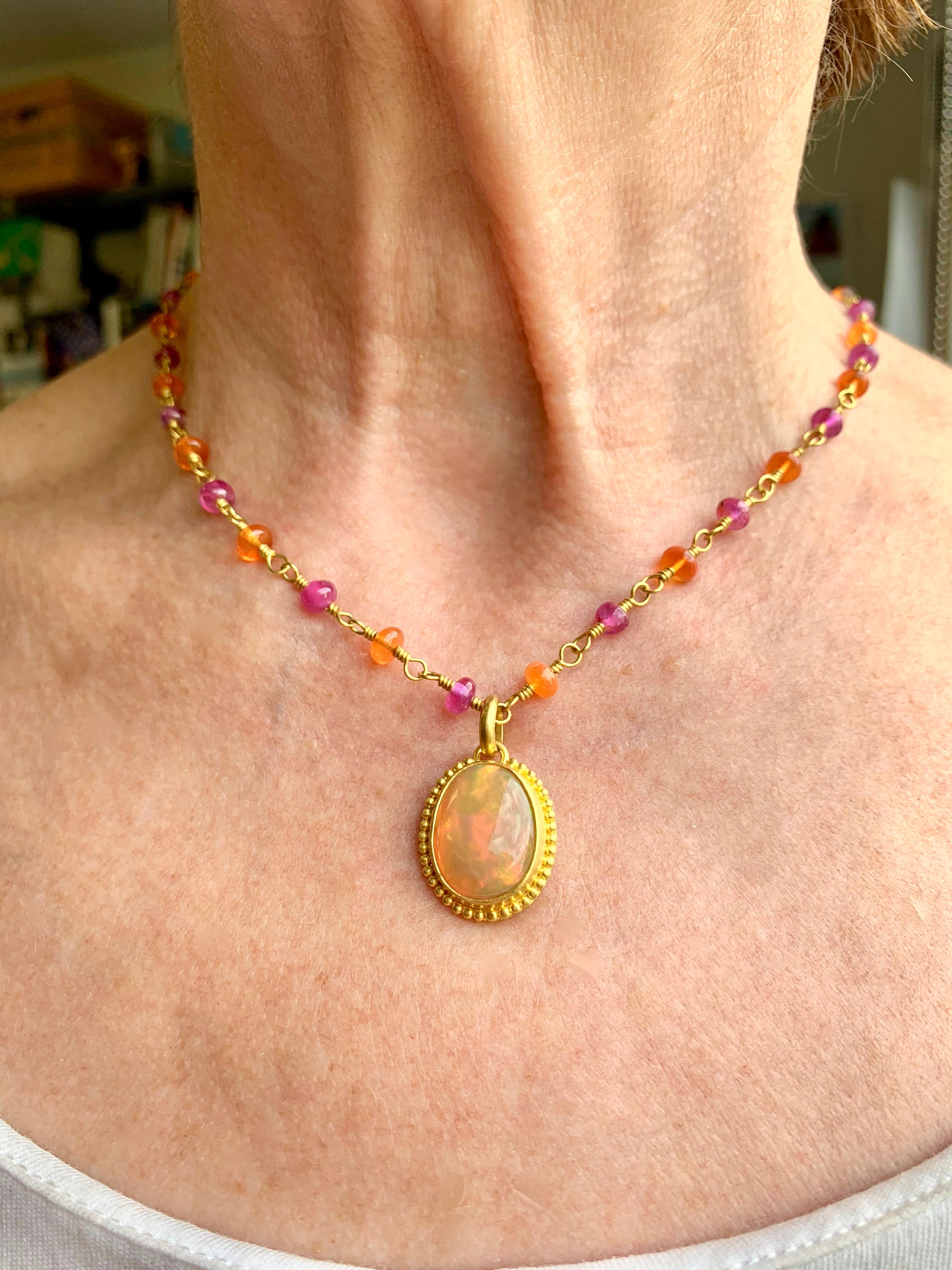Opal-Halskette aus Gelbgold mit 22 Karat Gold-Anhänger (Cabochon) im Angebot