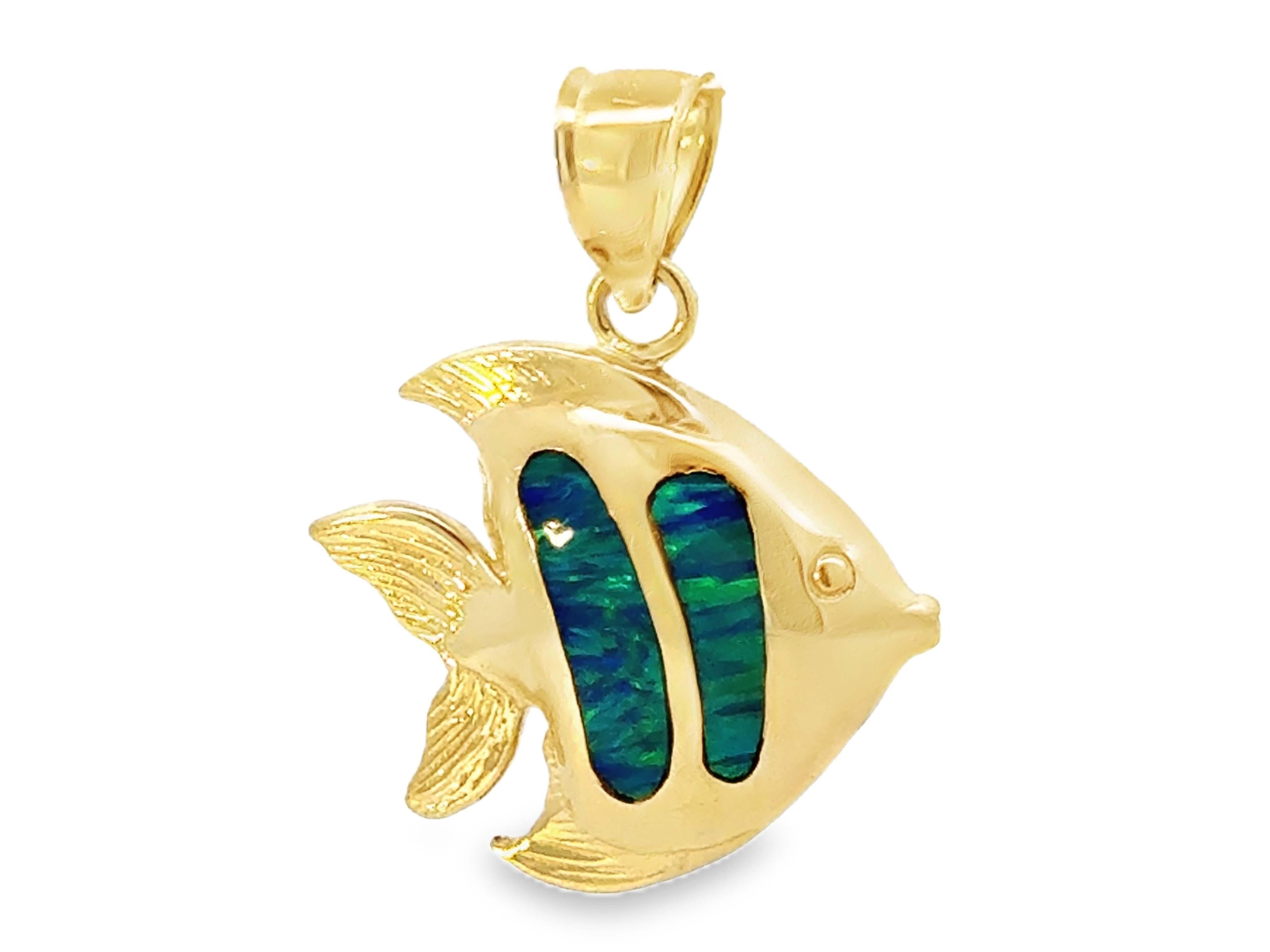 Taille transversale Pendentif poisson incrusté d'opales en or jaune 14 carats en vente