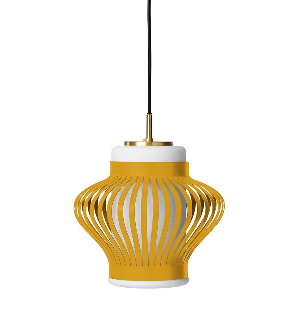 Opal Lamella Suspension jaune éclairante par Warm Nordic
Dimensions : D25.5 x H25 cm
Matériau : Acier laqué, verre opale sablé
Poids : 3,2 kg
Disponible également en différentes couleurs. 

La suspension Opal Lamella a été conçue dans les