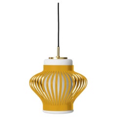 Lampe à suspension Lamella jaune en opale lumineuse de Warm Nordic