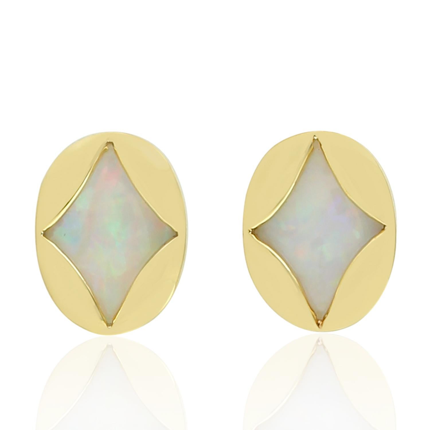 Opal Minimal Ohrstecker aus 18 Karat Gelbgold mit Ohrsteckern (Gemischter Schliff)