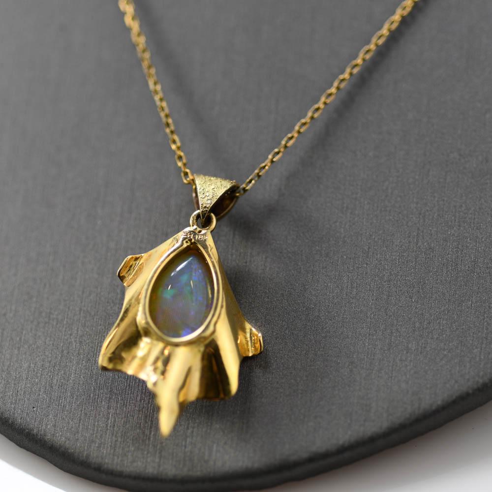 Opal Necklace, 18K Yellow Gold Pendant, 9.7gr For Sale 2