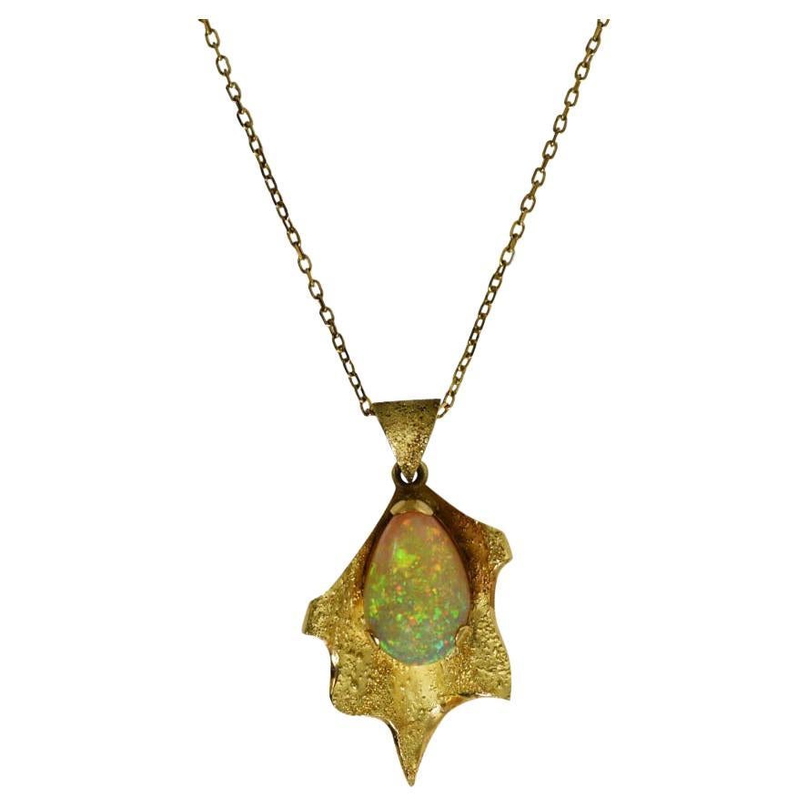Opal Necklace, 18K Yellow Gold Pendant, 9.7gr For Sale
