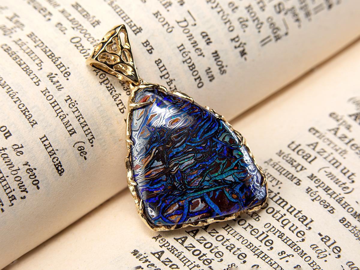 Collier unisexe style Lord of the Rings avec pendentif en or et opale  en vente 4