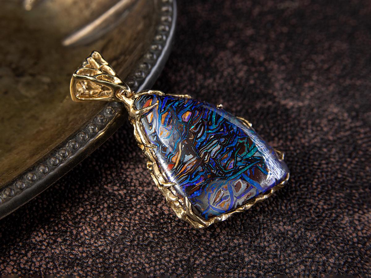 Collier unisexe style Lord of the Rings avec pendentif en or et opale  en vente 11