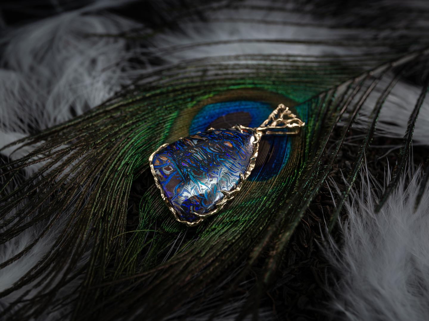 Collier unisexe style Lord of the Rings avec pendentif en or et opale  en vente 2
