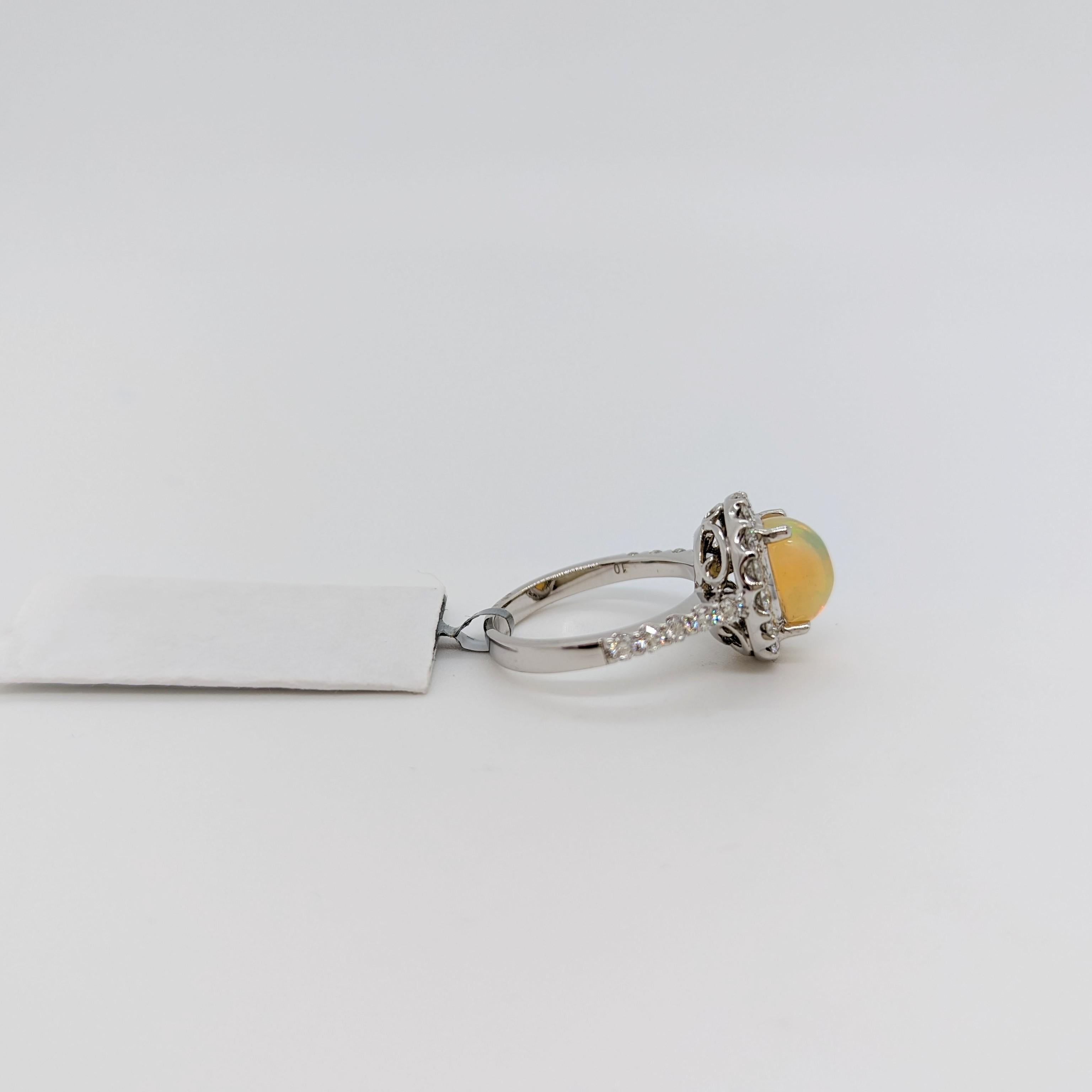 Ovaler Opal und weißer Diamant Dome Ring aus 14K Weißgold im Angebot 2