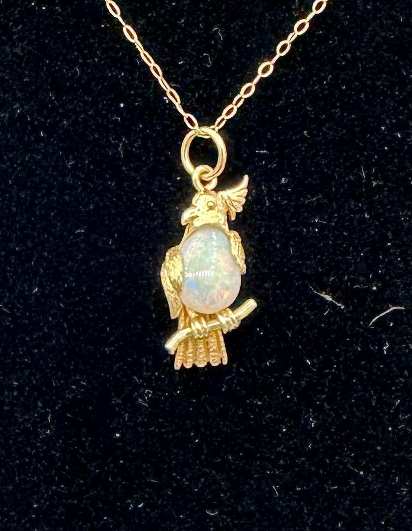 Opal Parrot Cockatoo Bird Pendant Charm Necklace 14 Karat Yellow Gold In Excellent Condition In New York, NY