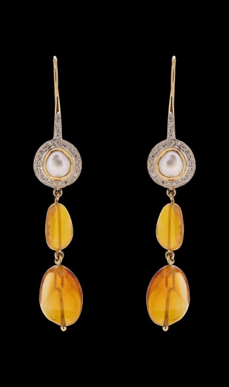 Orecchini a goccia con opale, perle e diamanti in oro giallo 18 carati

Lunghezza da cima a fondo: 60 mm