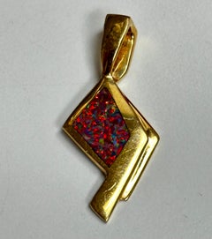 Opal Pendant in Yellow Gold