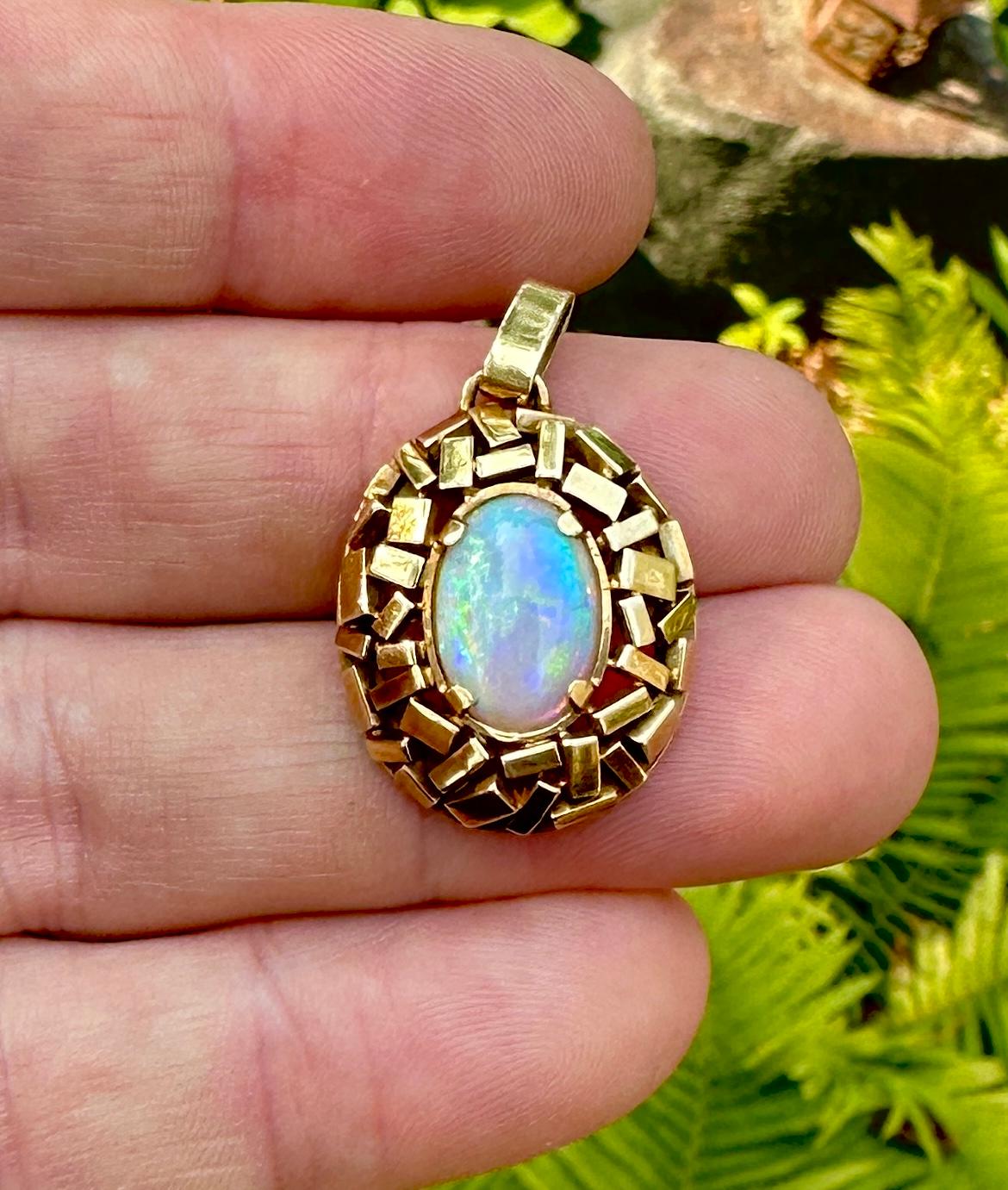 Opal Pendant Necklace Green Blue Red Yellow Fire 14 Karat Gold Antique Retro For Sale 2