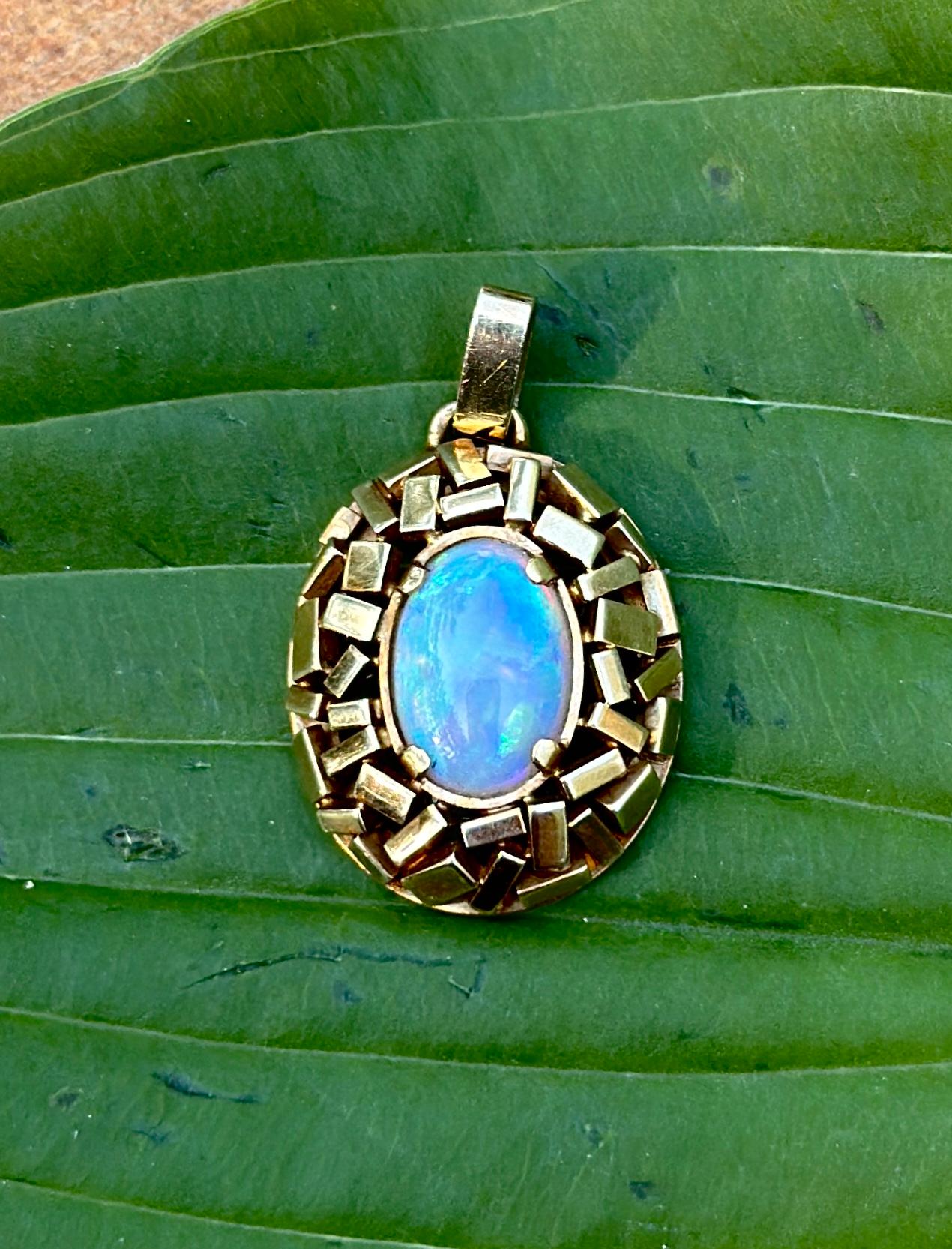 Women's or Men's Opal Pendant Necklace Green Blue Red Yellow Fire 14 Karat Gold Antique Retro For Sale