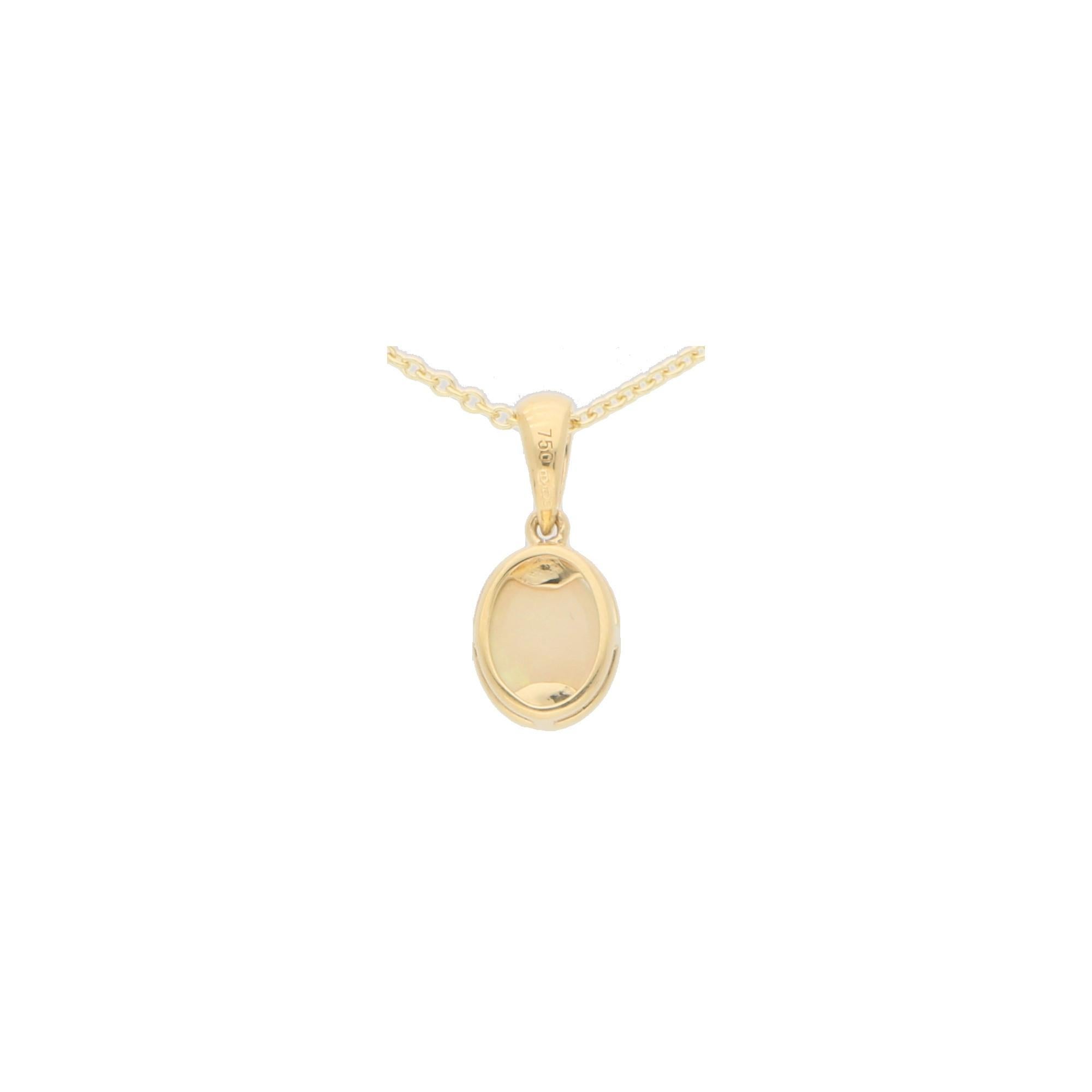 Opal Pendant Necklace Set in 18 Karat Yellow Gold In Good Condition In London, GB