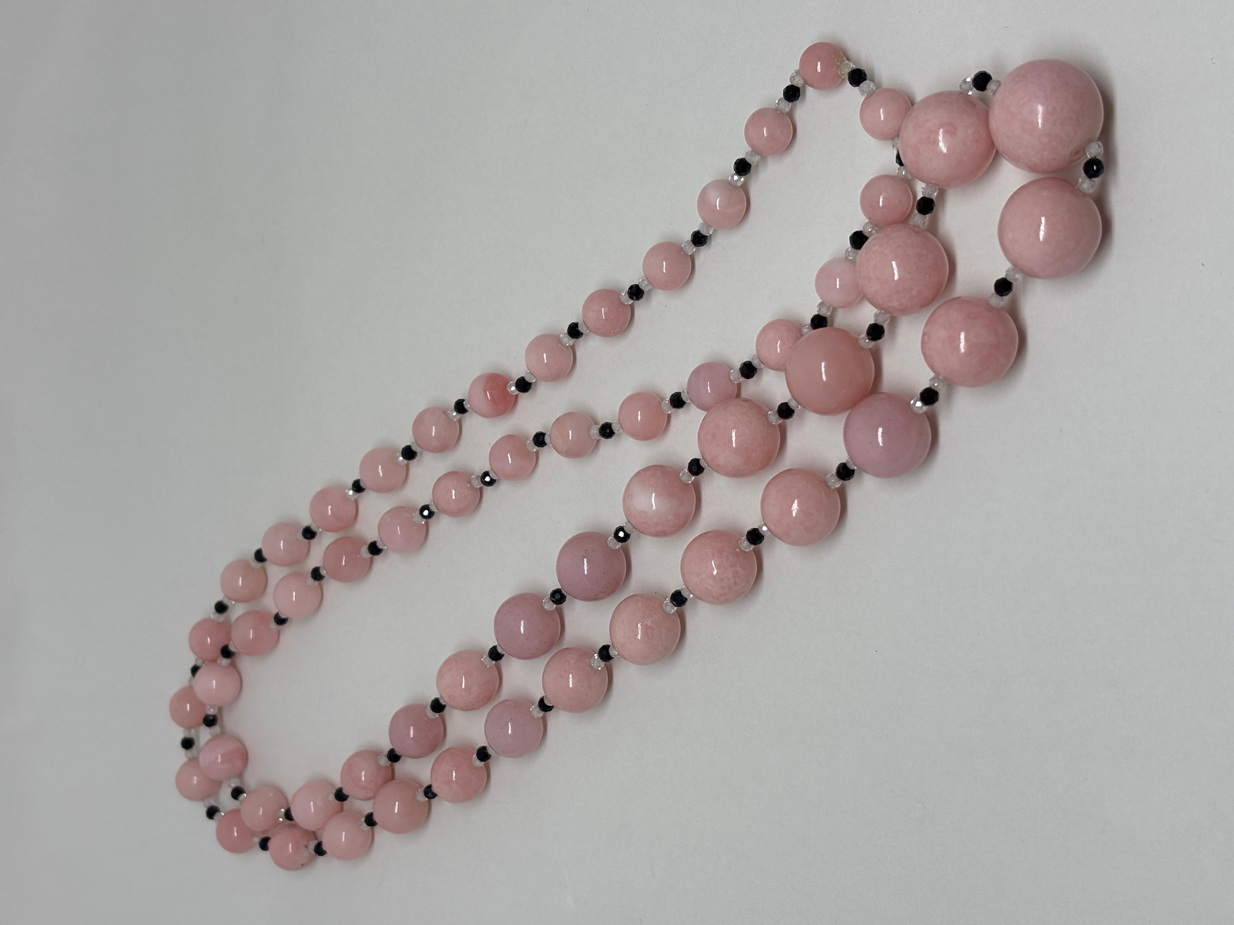 Collier d'opale rose et d'onyx noir (ressemble à une perle de conque) Neuf - En vente à Hong Kong, HK