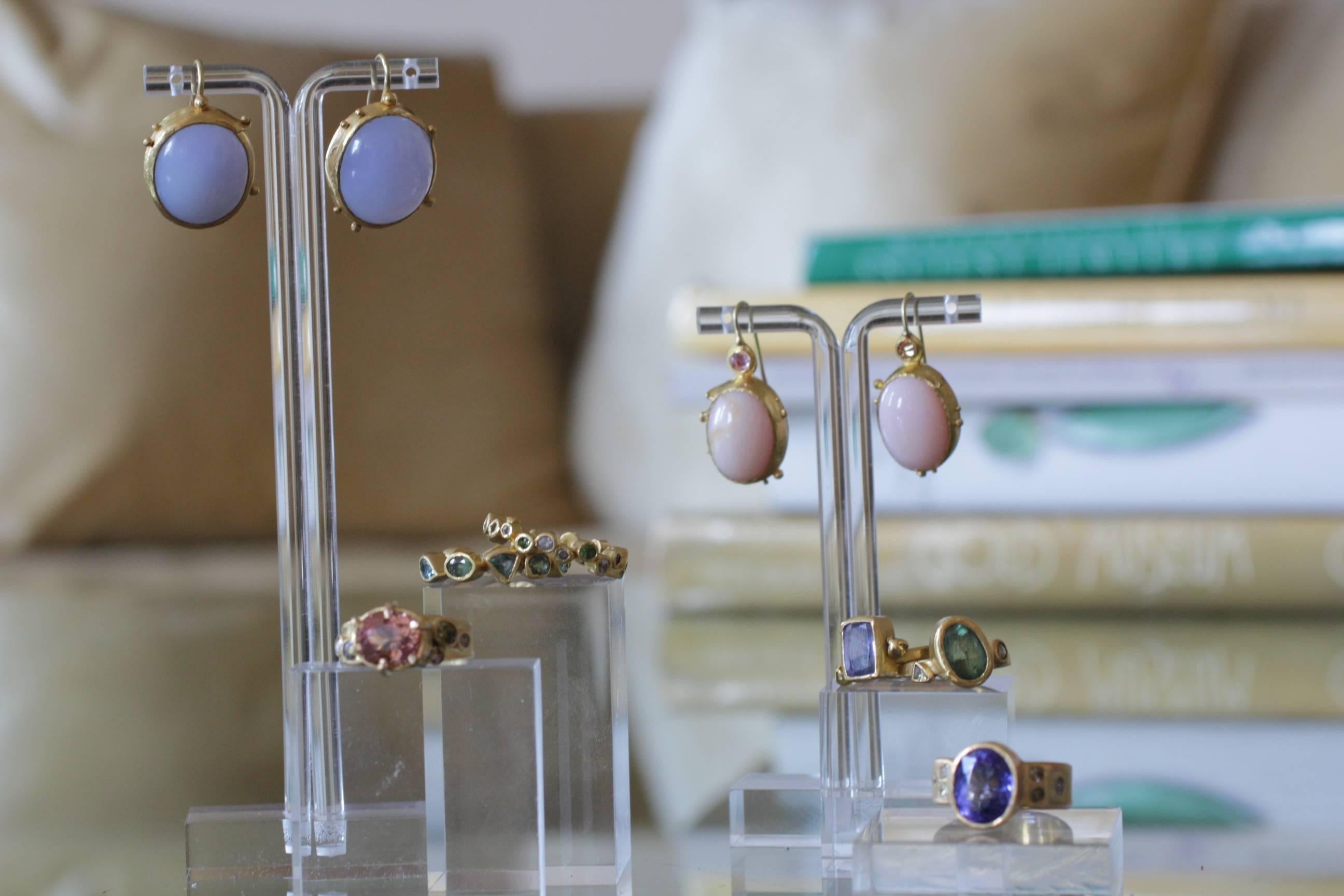 Boucles d'oreilles pendantes en or 22 carats Opale Rose Saphir en vente 11