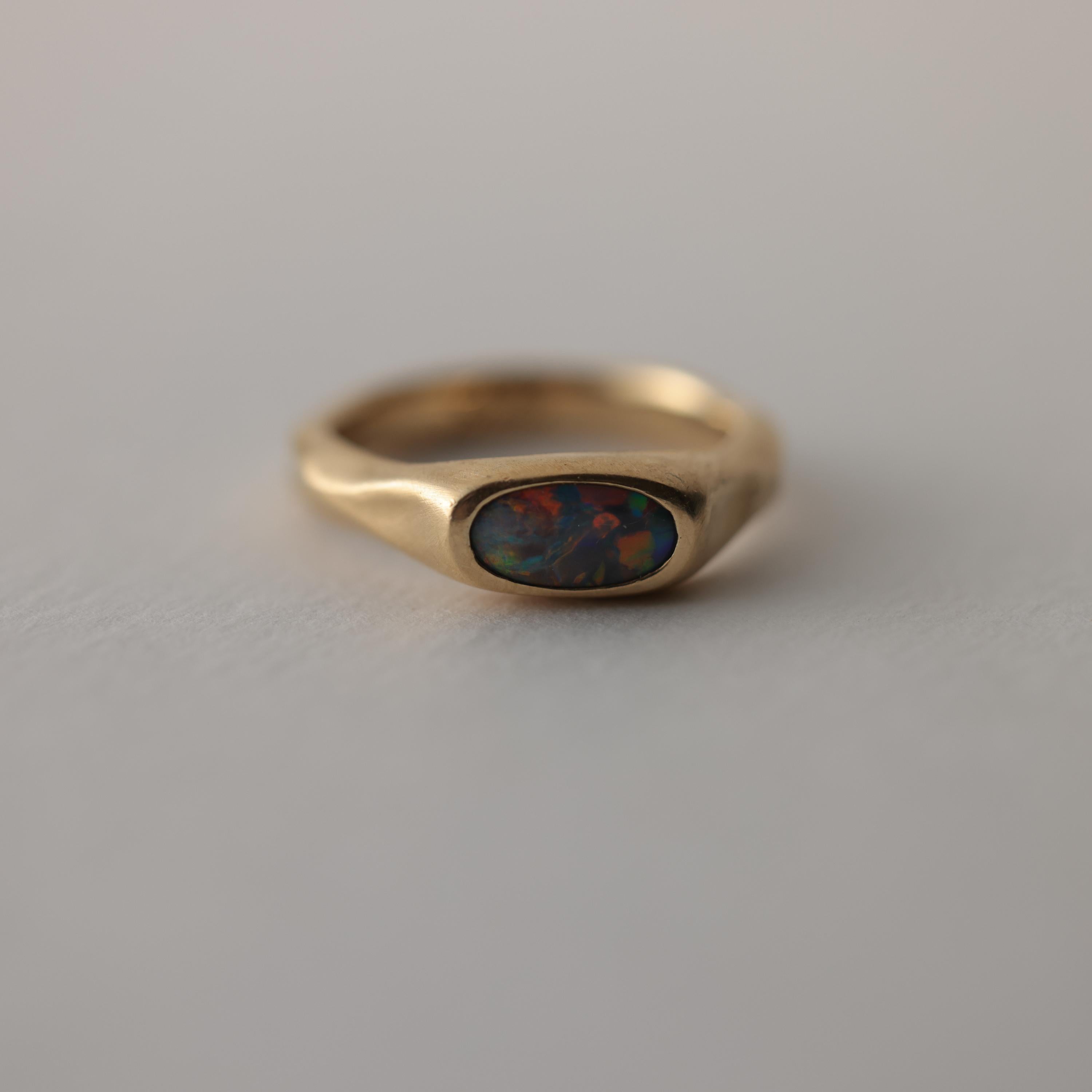 Anello Opale Lightning Ridge Australiano, Red Flash, 18K Misura 8.5 in vendita 4