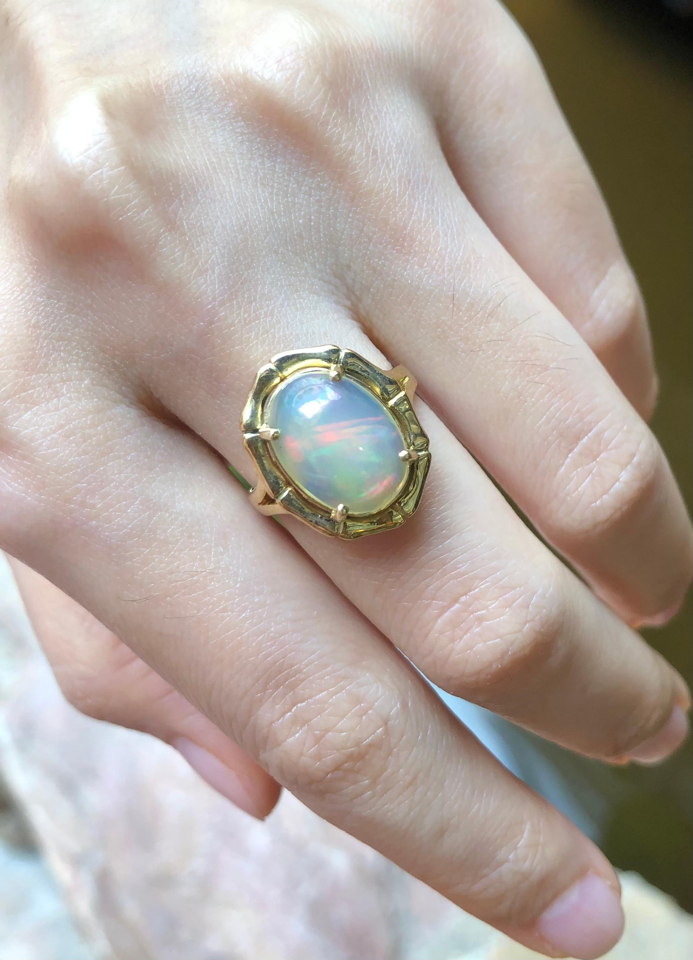 Opal 3.64 carats Ring set in 18 Karat Gold Settings

Width:  1.1 cm 
Length: 1.8 cm
Ring Size: 53
Total Weight: 5.81 grams

