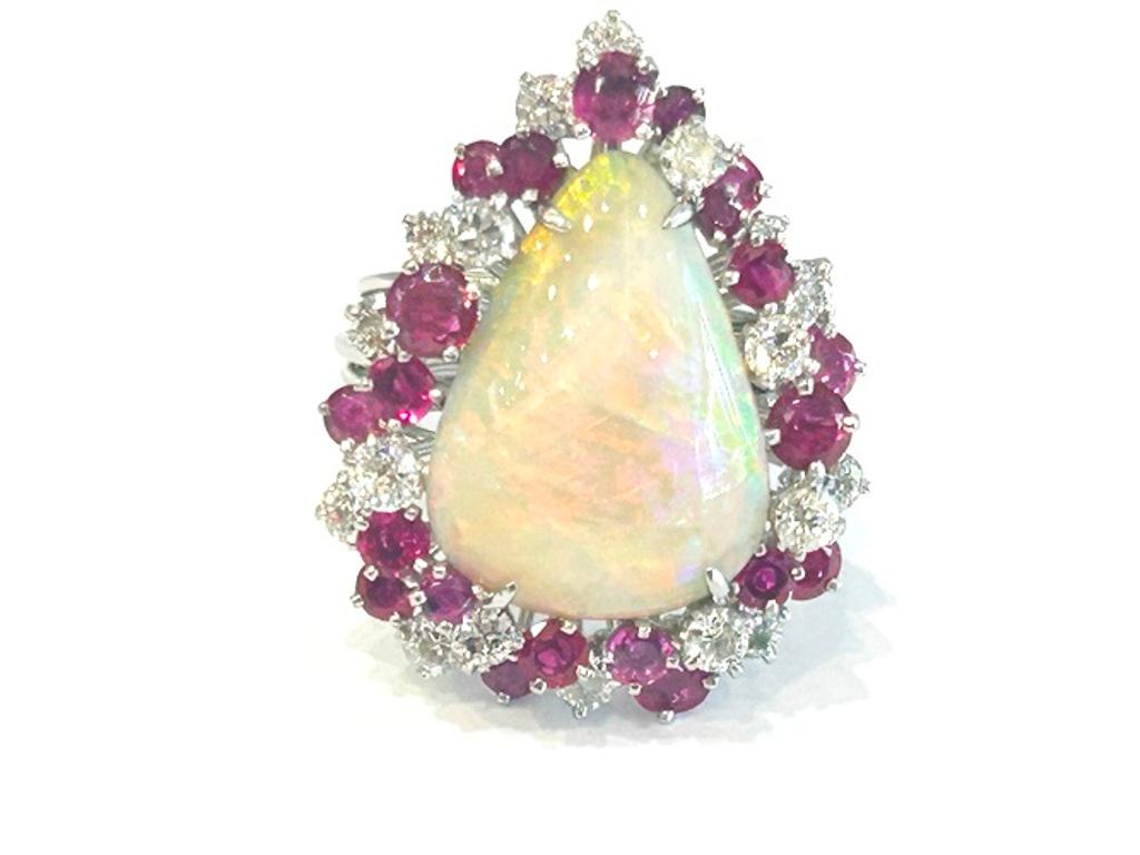 Taille poire Bague Platine Opale Rubis et Diamant 2.00 Carat poids total en vente