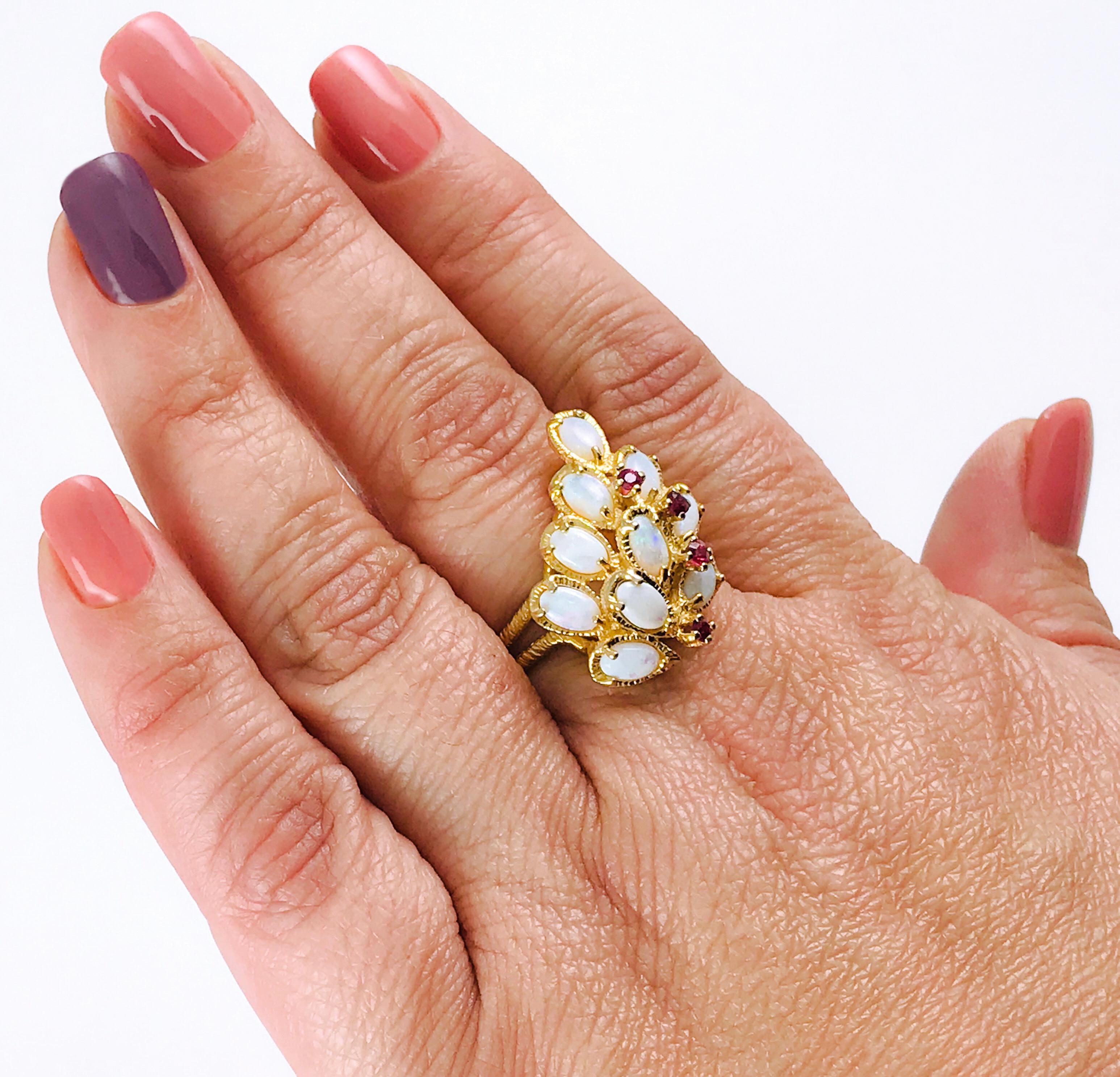 Cocktail-Ring mit Opal und Rubin im Zustand „Gut“ im Angebot in Palm Desert, CA