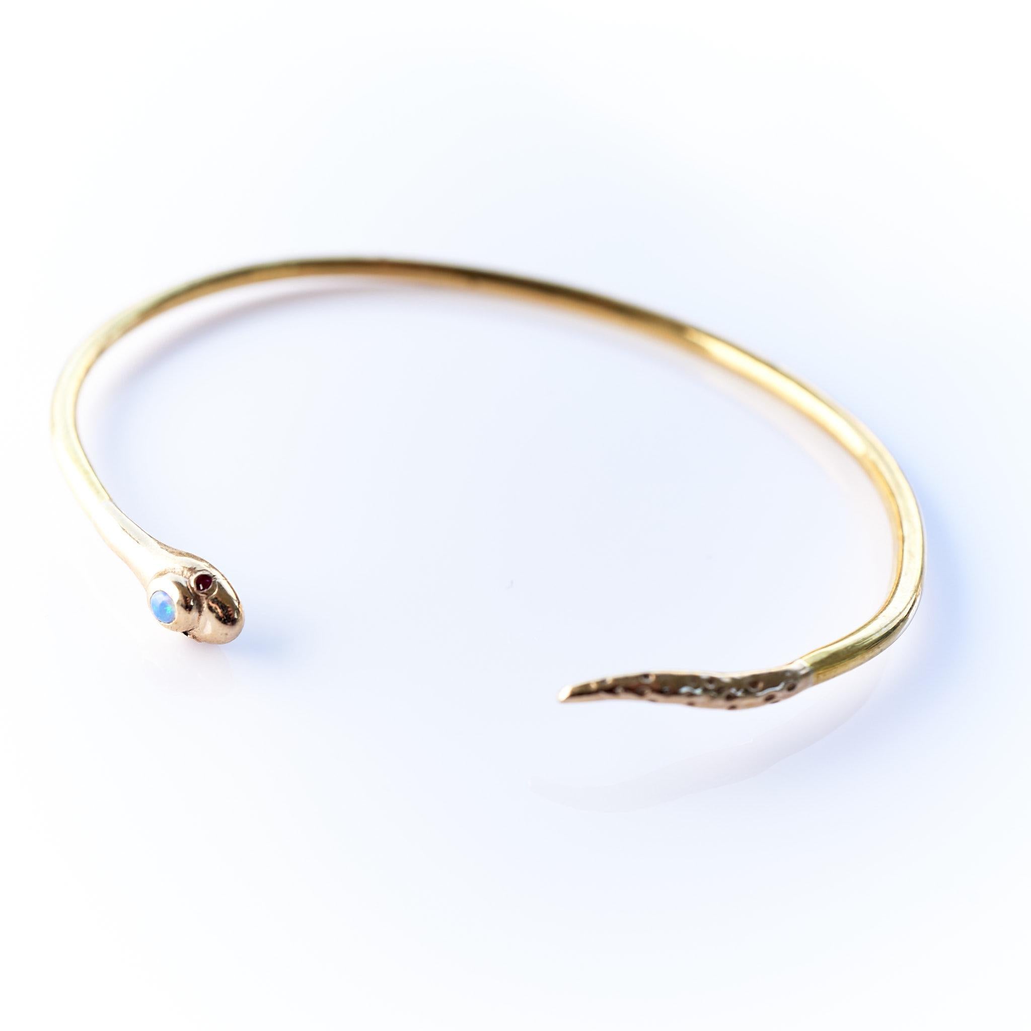 Taille brillant Bracelet manchette jonc serpent en opale, rubis et bronze J Dauphin Animal Jewelry en vente