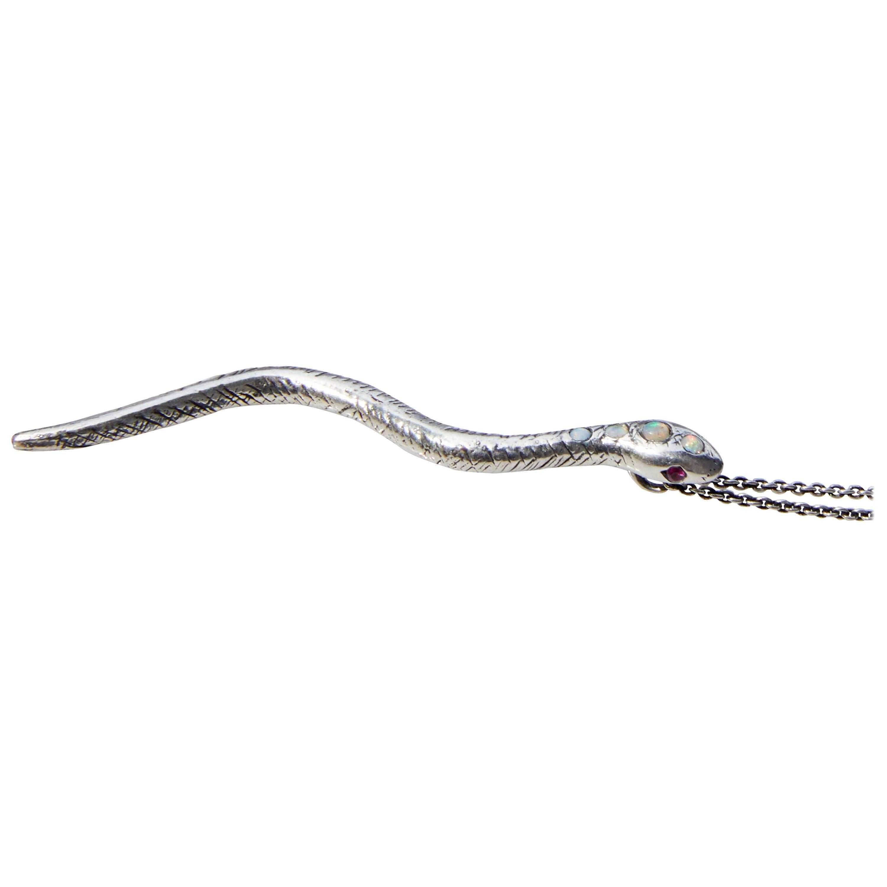Collana con catena a serpente in opale e rubino in A. Silver

J DAUPHIN 