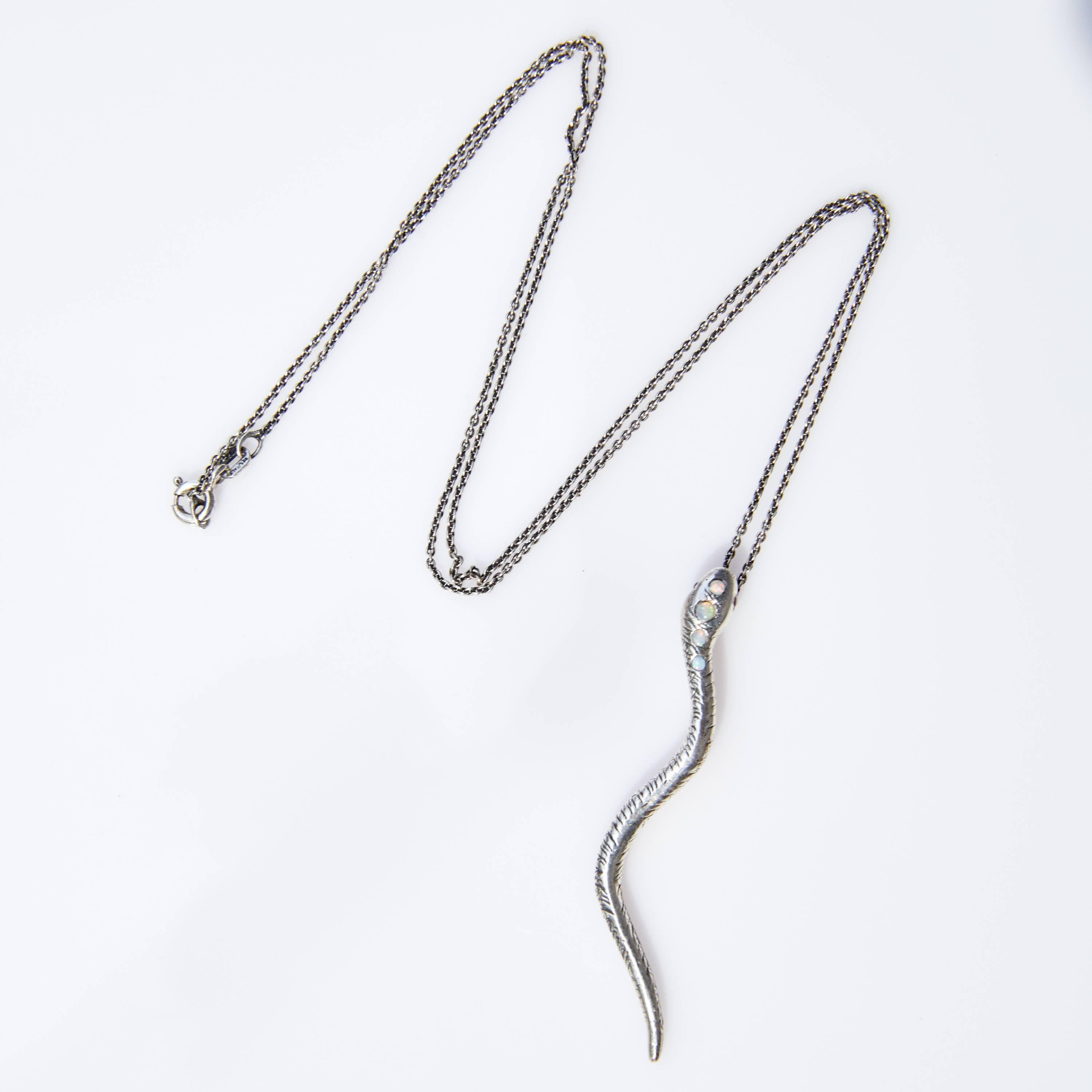 Contemporaneo Collana con catena a serpente in opale e rubino in A. Silver in vendita