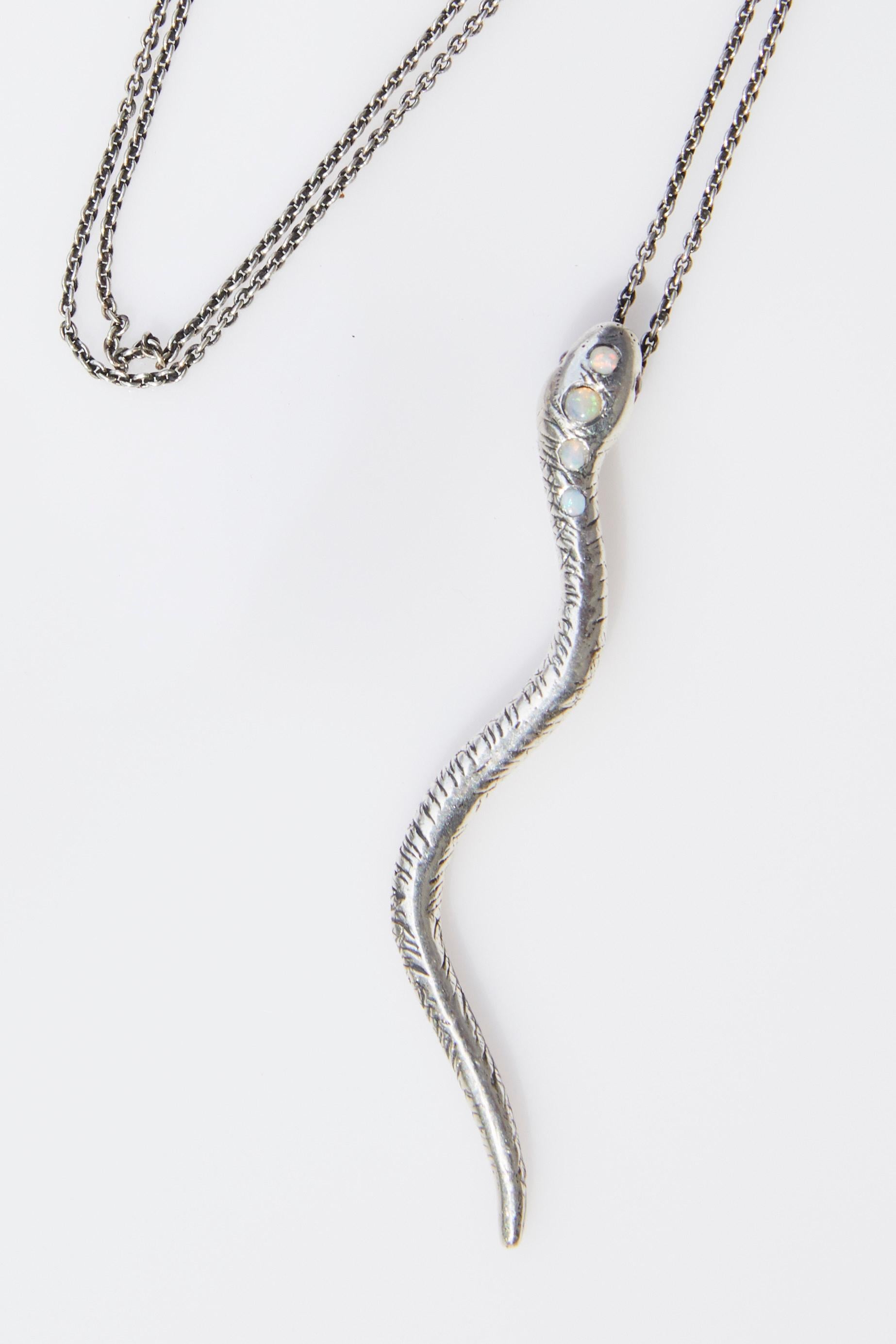 Taille ronde J Dauphin, collier pendentif chaîne serpent en argent, opale, rubis et chaîne en vente