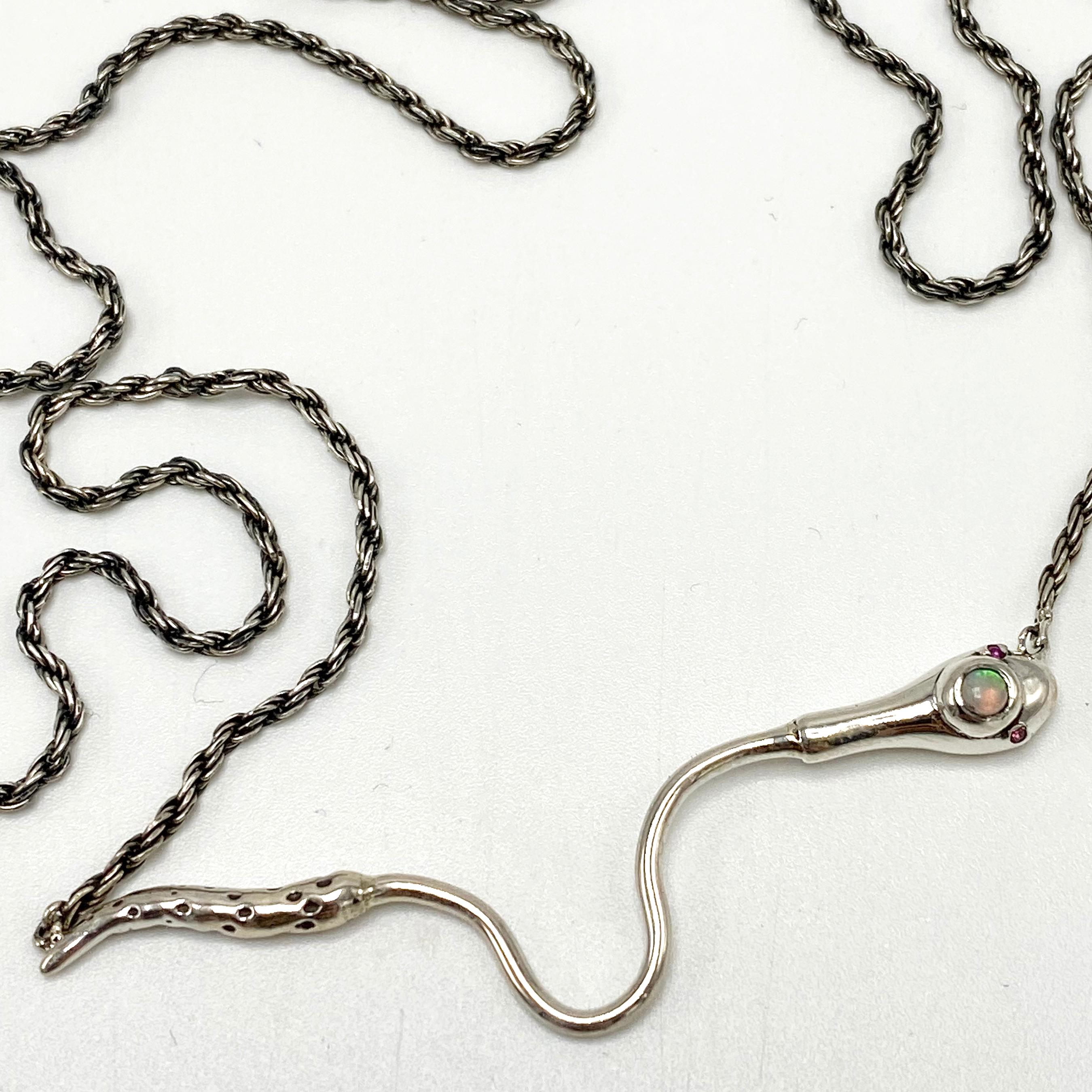 J Dauphin Collier serpent en argent avec diamants blancs et rubis, chaîne italienne en vente 1