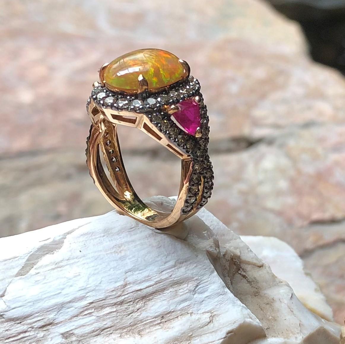 Anello con opale, rubino e diamanti marroni incastonati in oro rosa 18 carati in vendita 14
