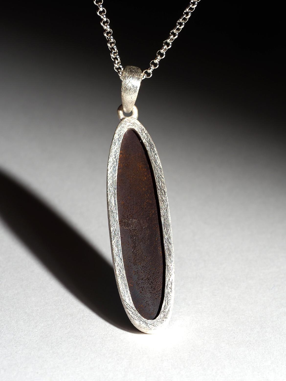 Collana d'argento Opale Lunga con doppietta di Opale Preziosa Nera Blu Scuro in vendita 6