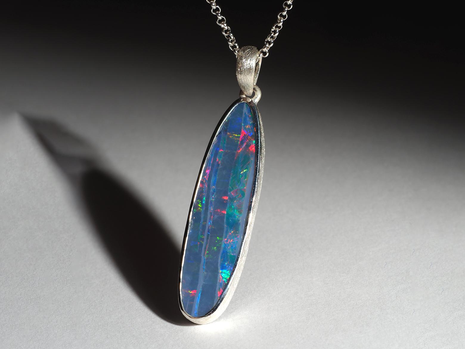 da uomo o donna Collana d'argento Opale Lunga con doppietta di Opale Preziosa Nera Blu Scuro in vendita