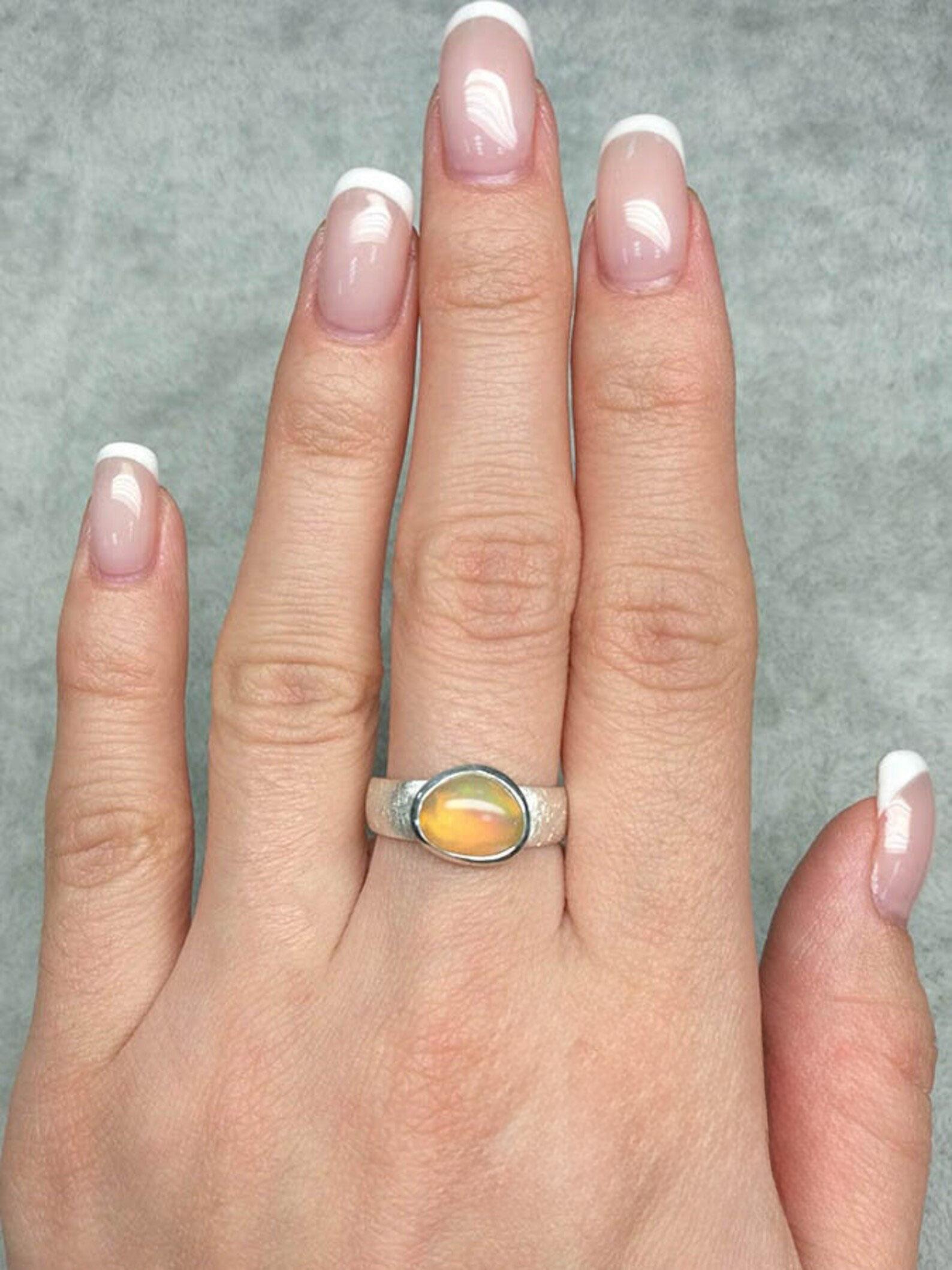 Verkauft Opal Silber Ring Luminous Neon Grün Gelb Äthiopisch Edelstein Vintage (Künstler*in)