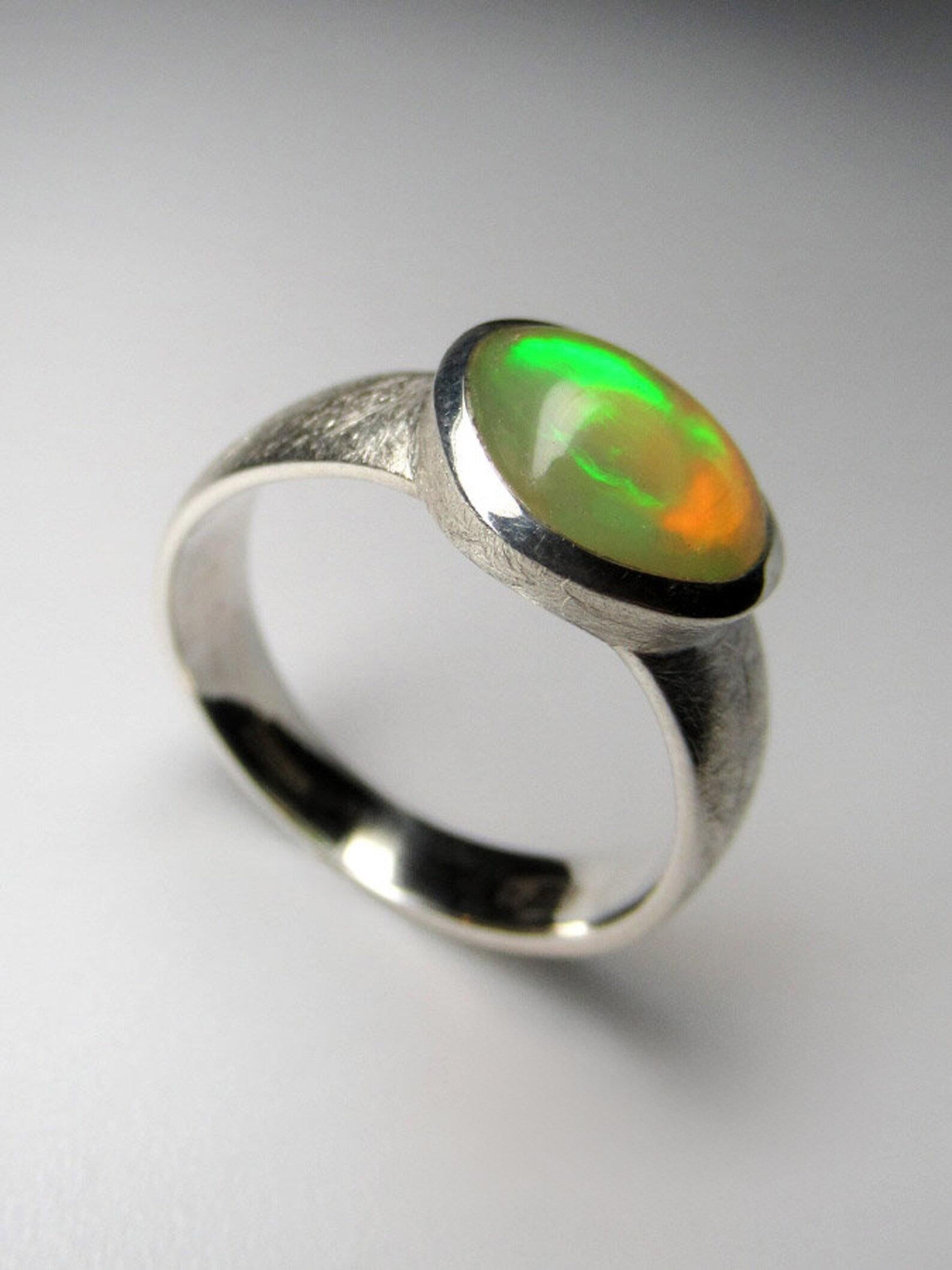 Verkauft Opal Silber Ring Luminous Neon Grün Gelb Äthiopisch Edelstein Vintage (Ovalschliff)