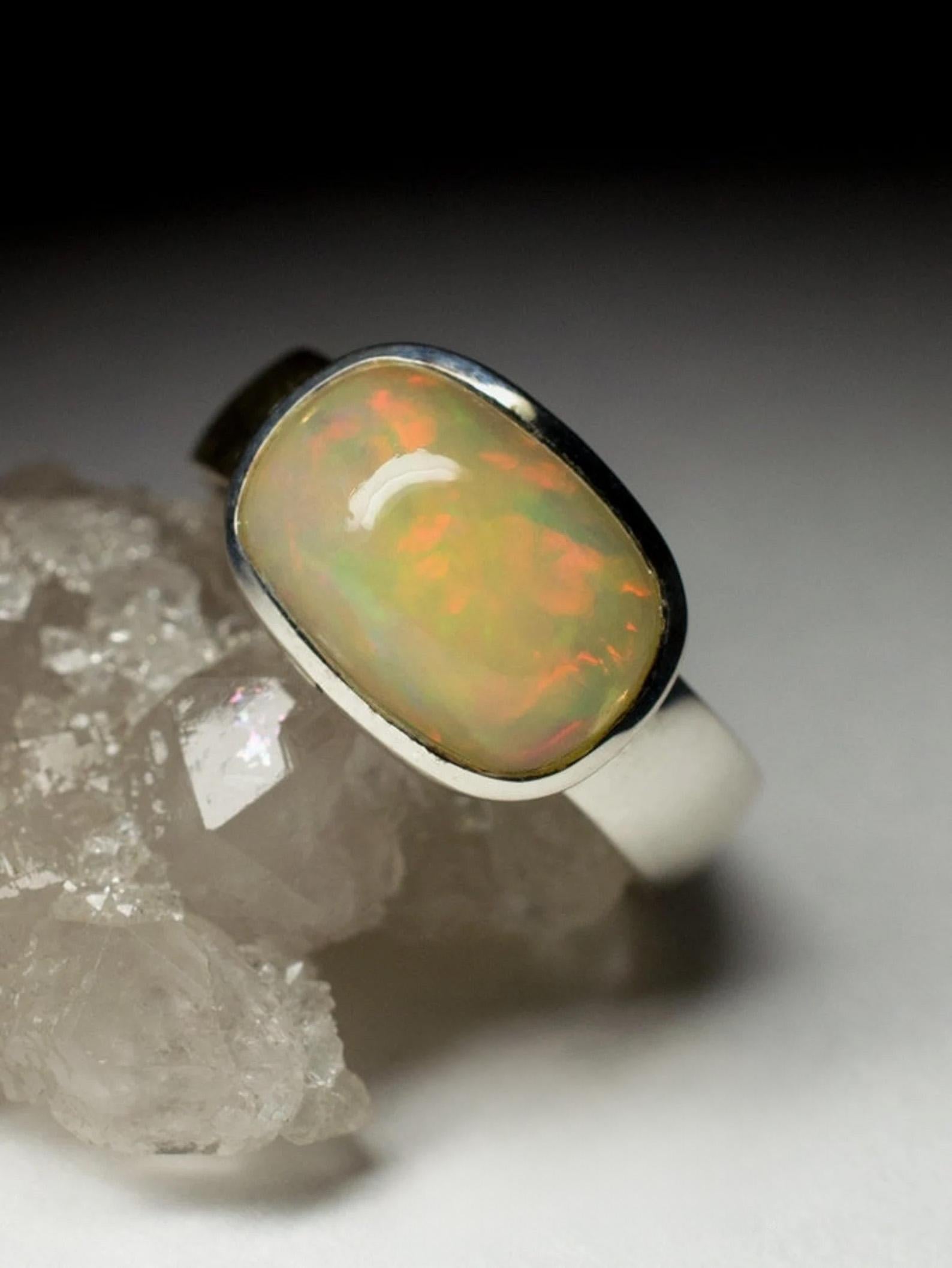 Opal Silver Ring Natural Ethiopian Play of Color Gemstone Rainbow Jewelry gift In New Condition For Sale In Berlin, DE
