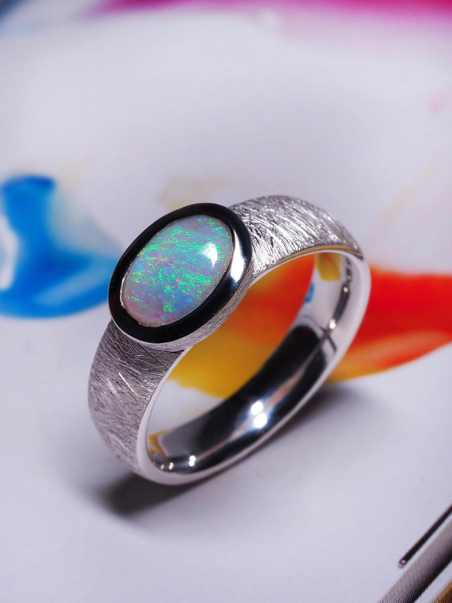 Opal Silber Ring Natürlicher Regenbogen Australischer Edelstein Unisex-Schmuck (Künstler*in) im Angebot