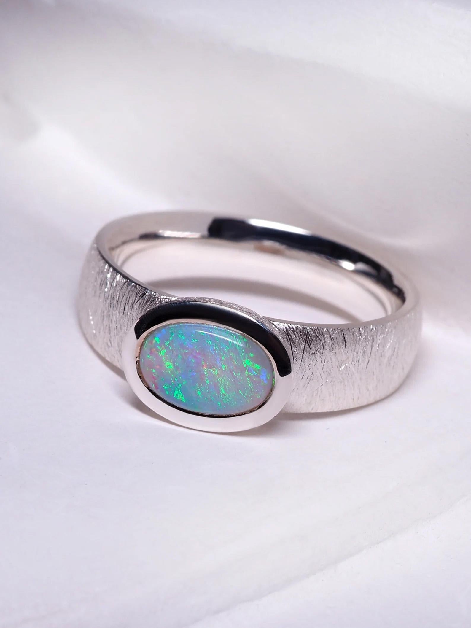 Opal Silver Ring Natural Rainbow Australian Gemstone Unisex Jewelry In New Condition For Sale In Berlin, DE