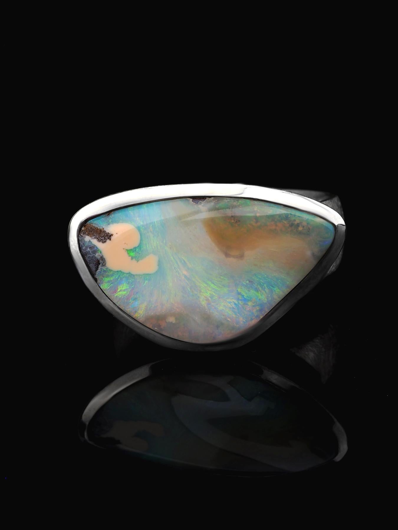 Taille trillion Bague triangulaire multicolore en argent, pierre précieuse naturelle australienne verte de mer en vente