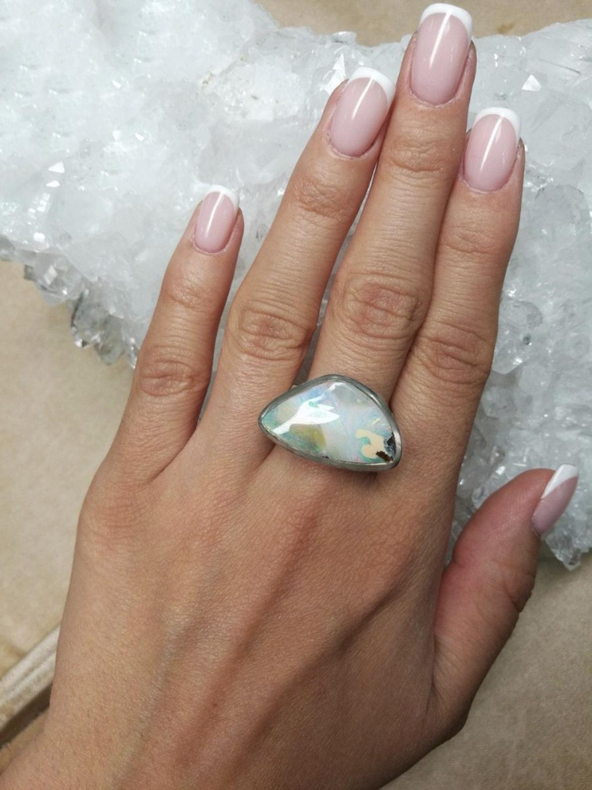 Bague triangulaire multicolore en argent, pierre précieuse naturelle australienne verte de mer Unisexe en vente