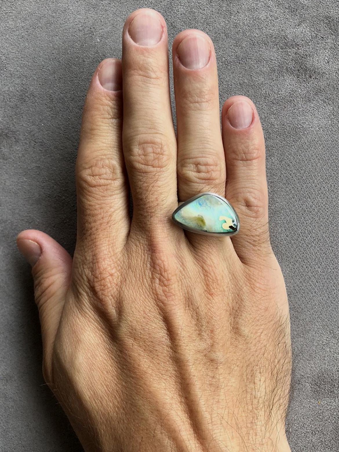 Bague triangulaire multicolore en argent, pierre précieuse naturelle australienne verte de mer en vente 1
